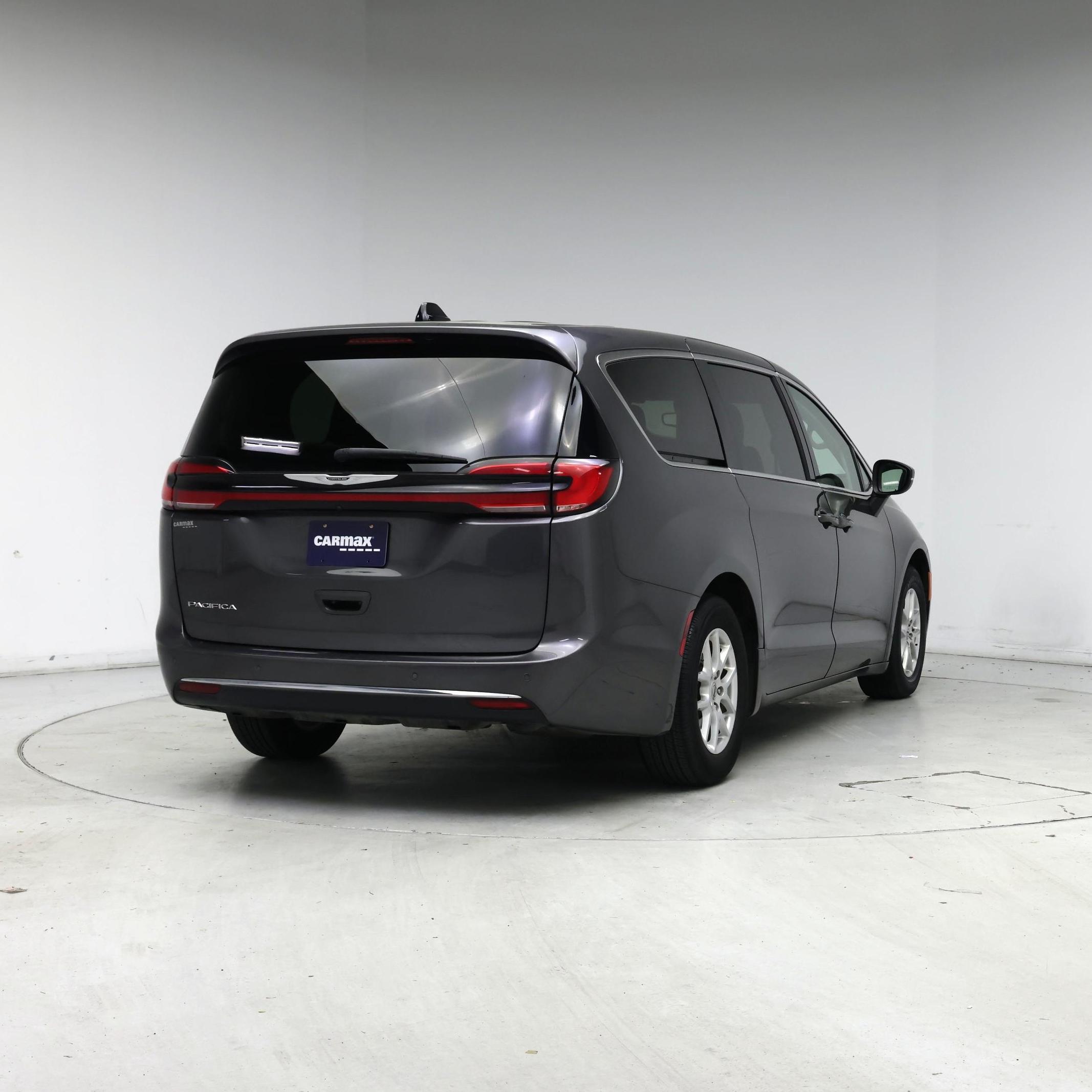 Thumbnail: 2023 Chrysler Pacifica - 8