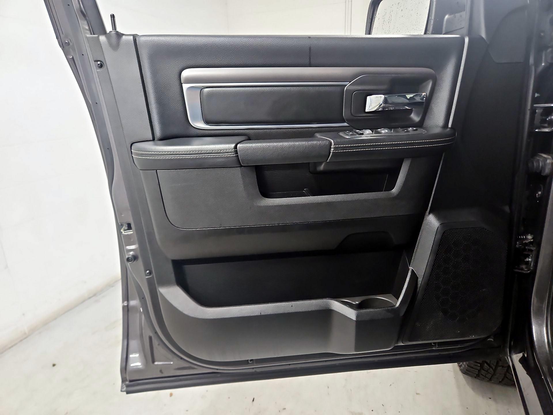 Thumbnail: 2022 RAM 1500 Classic - 12