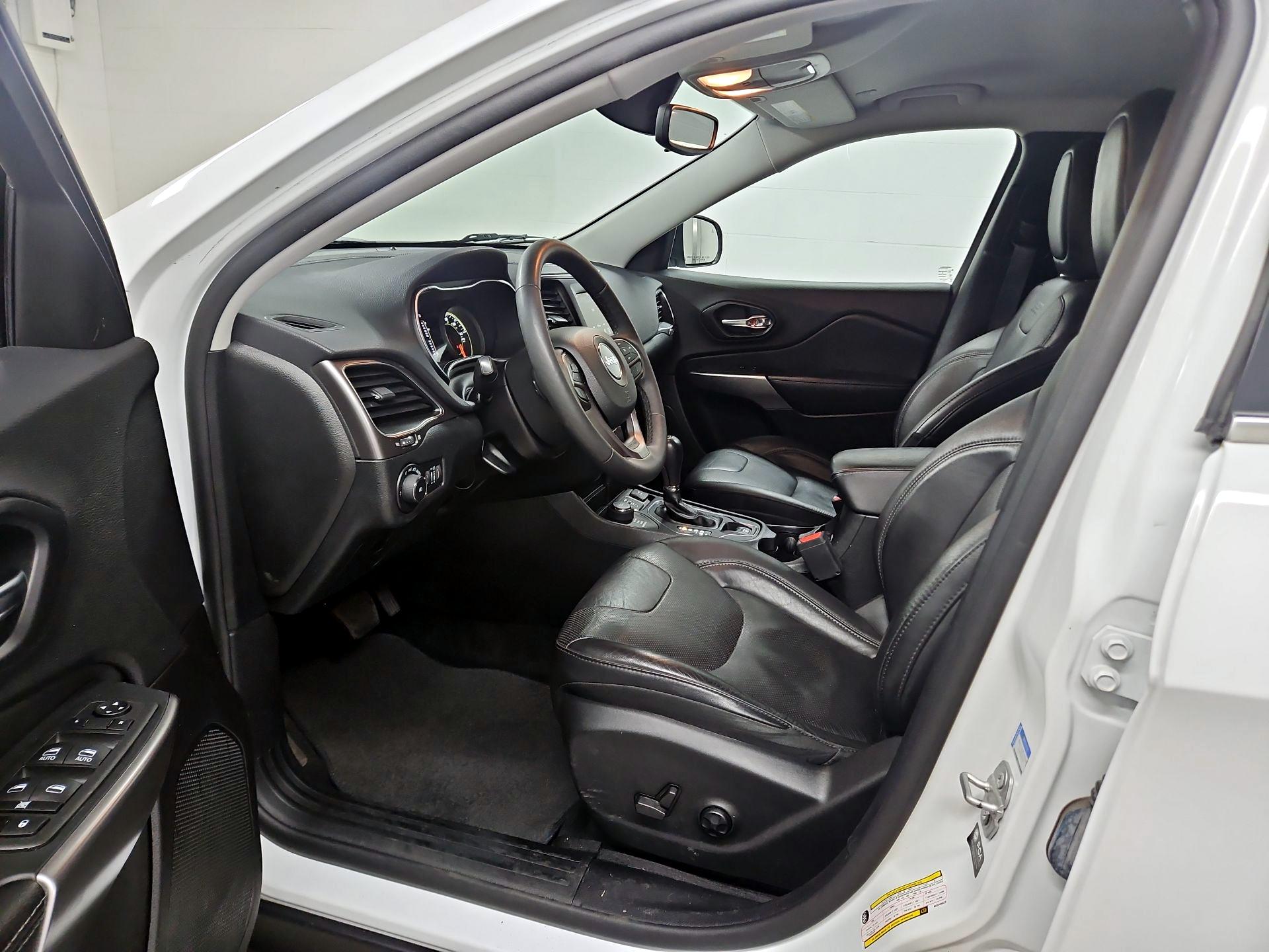 Thumbnail: 2021 Jeep Cherokee - 11