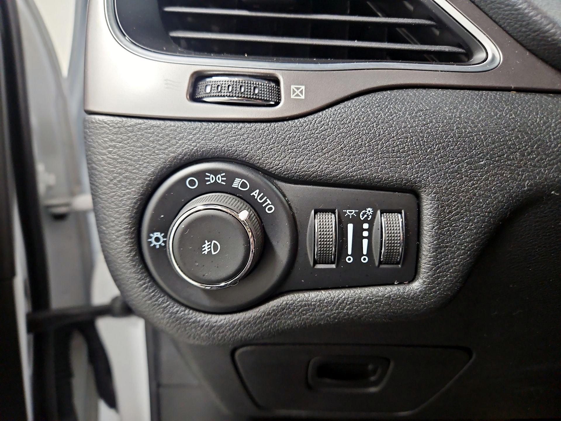 Thumbnail: 2021 Jeep Cherokee - 13