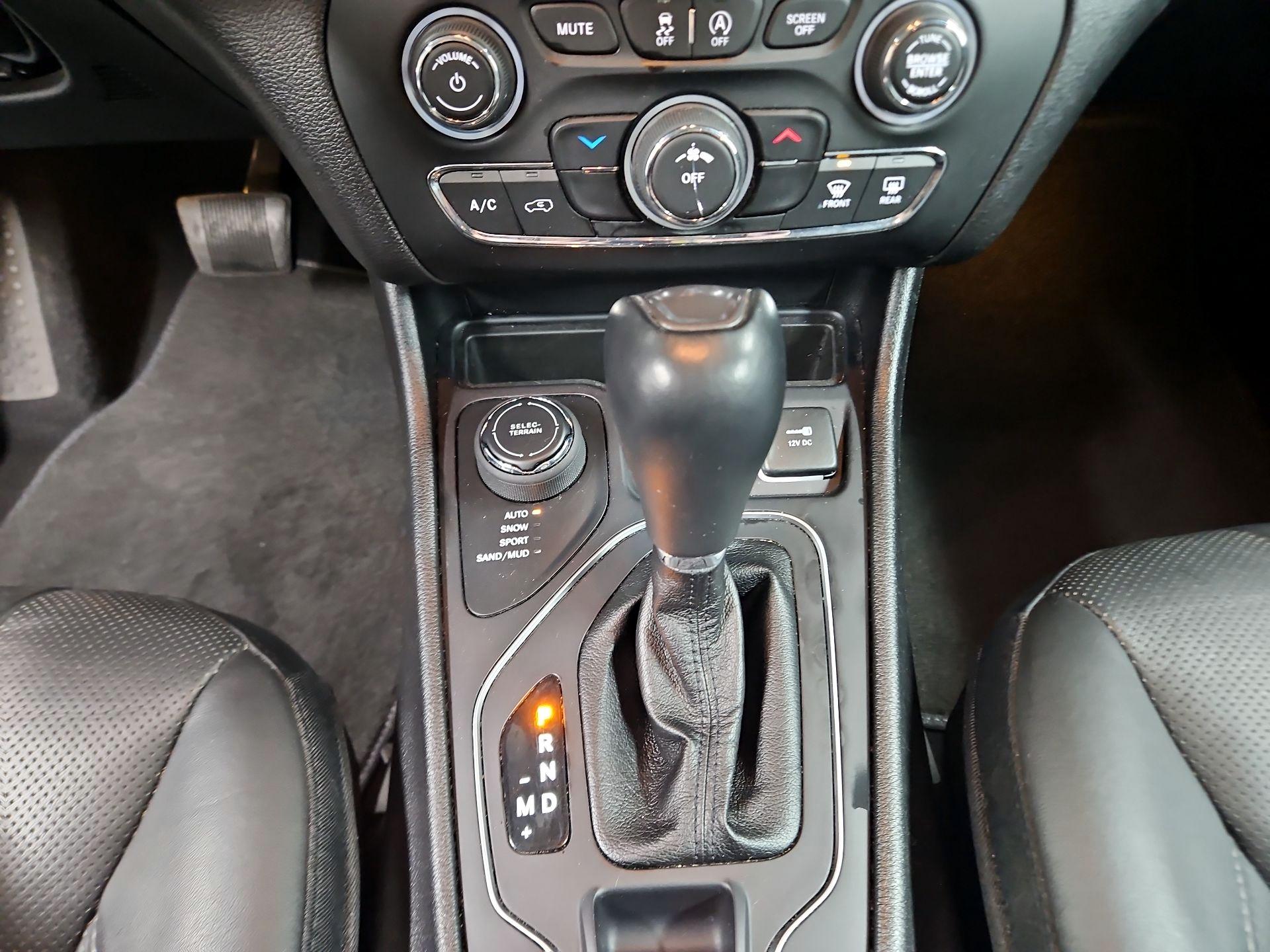 Thumbnail: 2021 Jeep Cherokee - 17