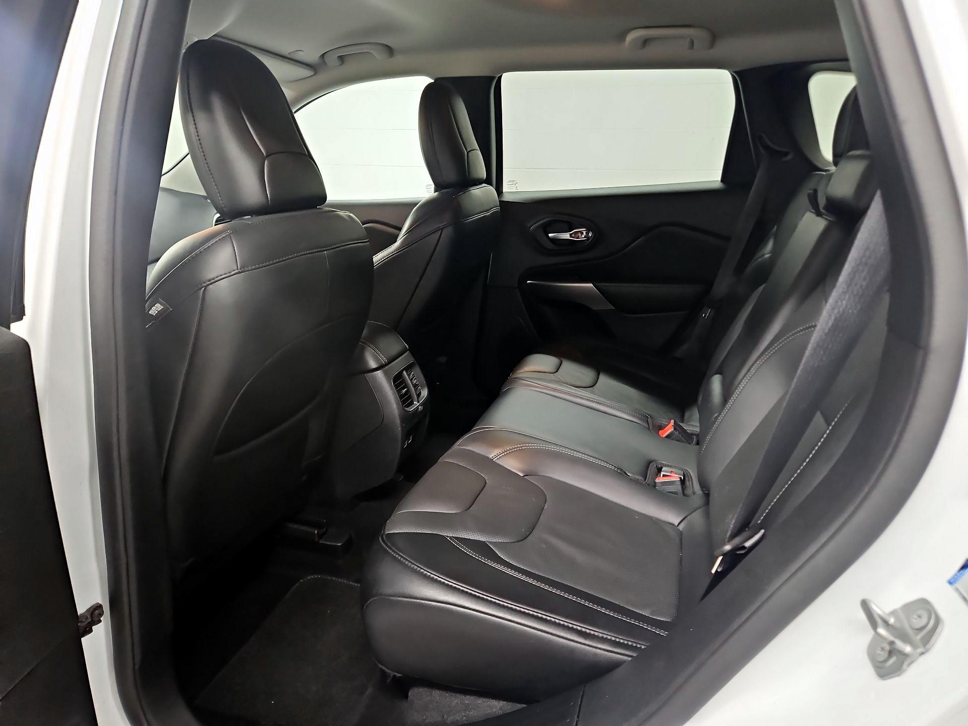 Thumbnail: 2021 Jeep Cherokee - 19