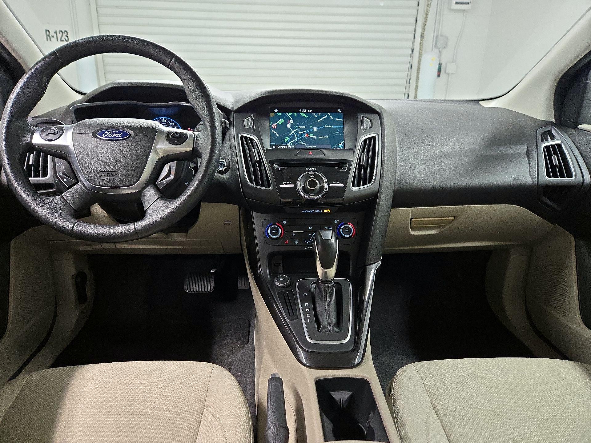 Thumbnail: 2016 Ford Focus - 9