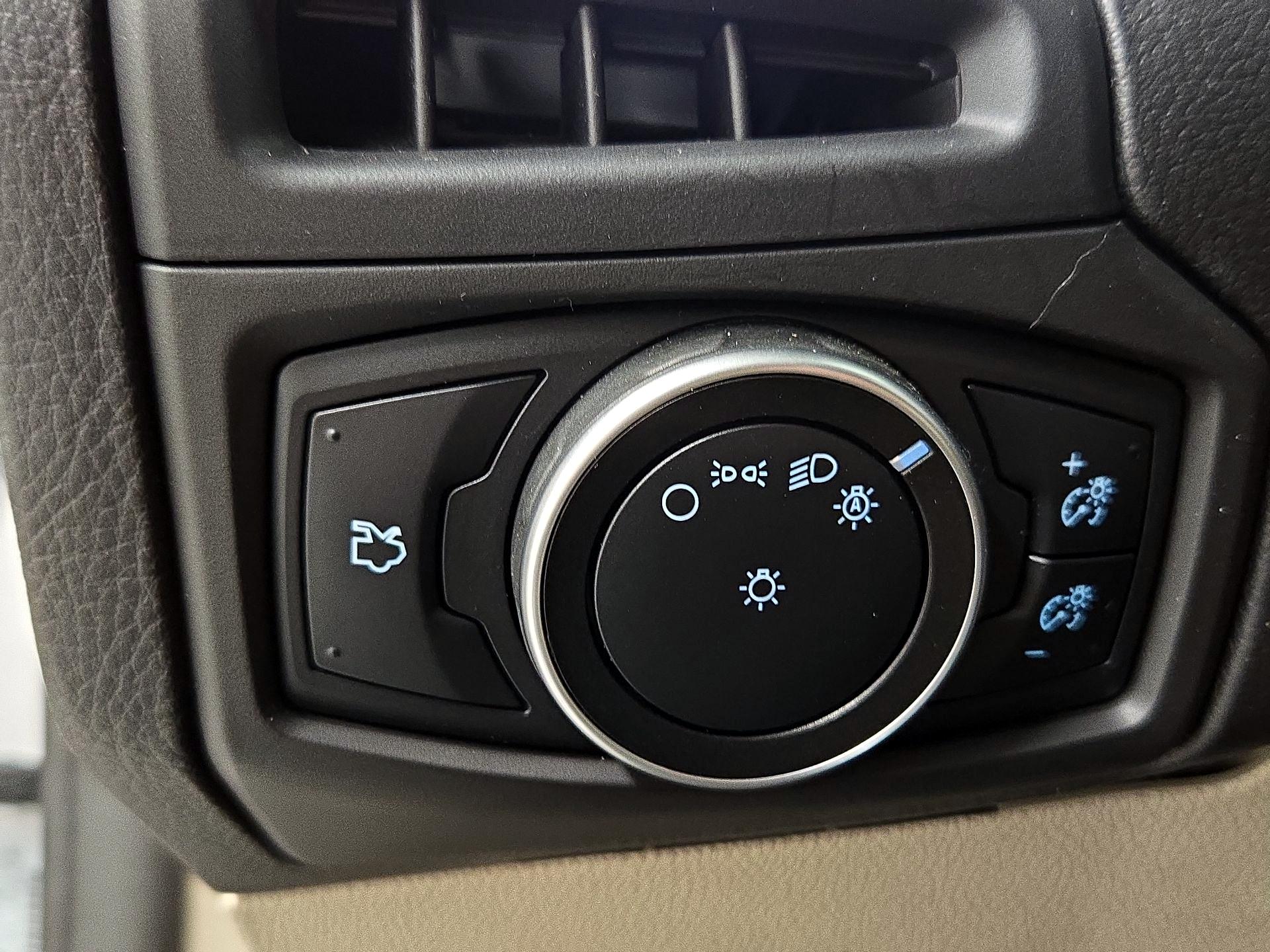 Thumbnail: 2016 Ford Focus - 13