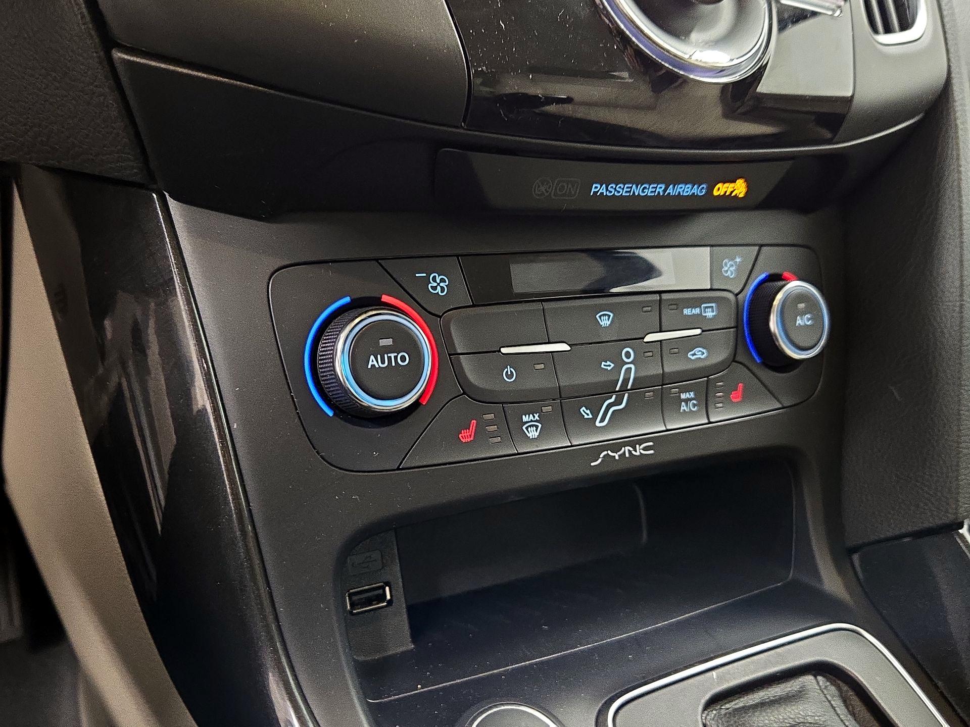 Thumbnail: 2016 Ford Focus - 17