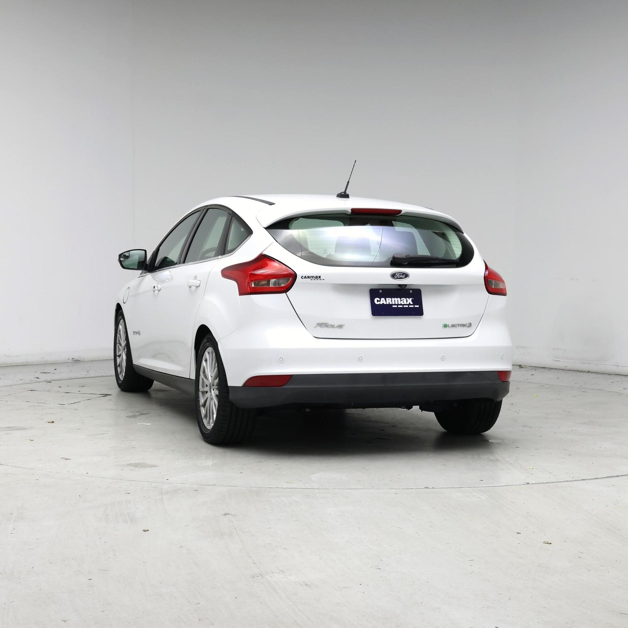 Thumbnail: 2016 Ford Focus - 6