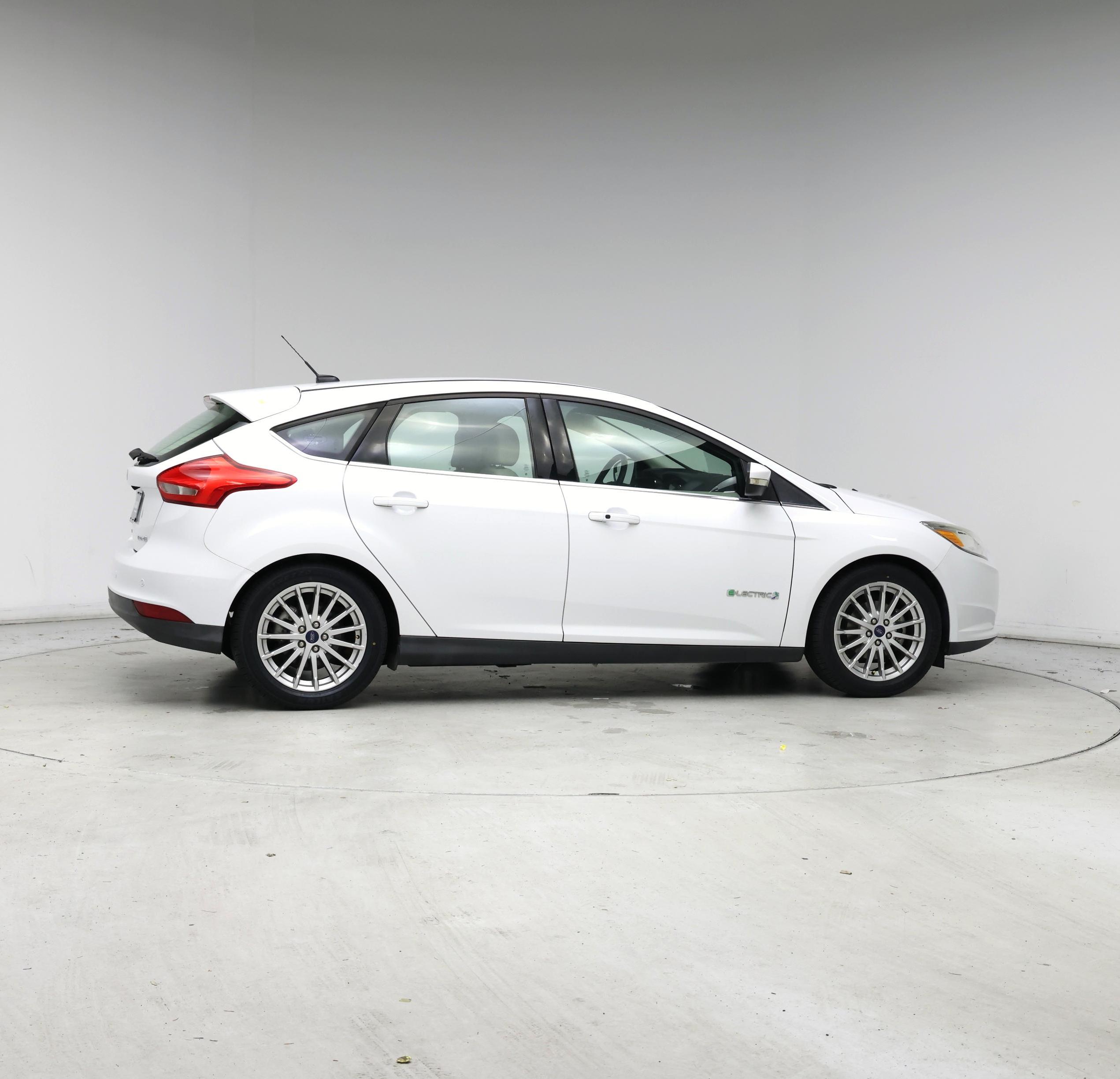 Thumbnail: 2016 Ford Focus - 7