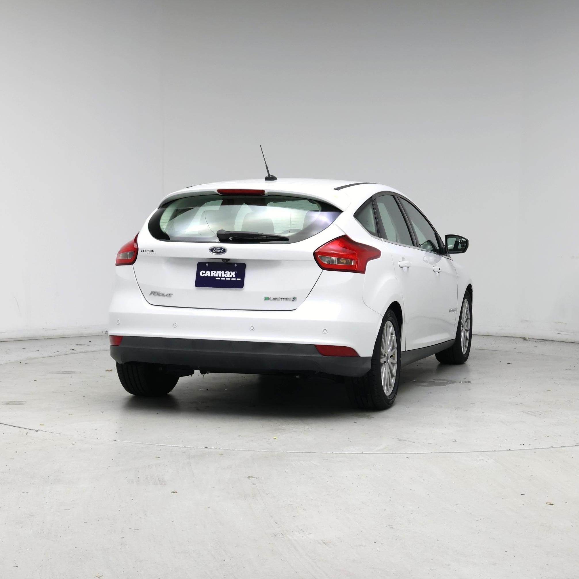 Thumbnail: 2016 Ford Focus - 8