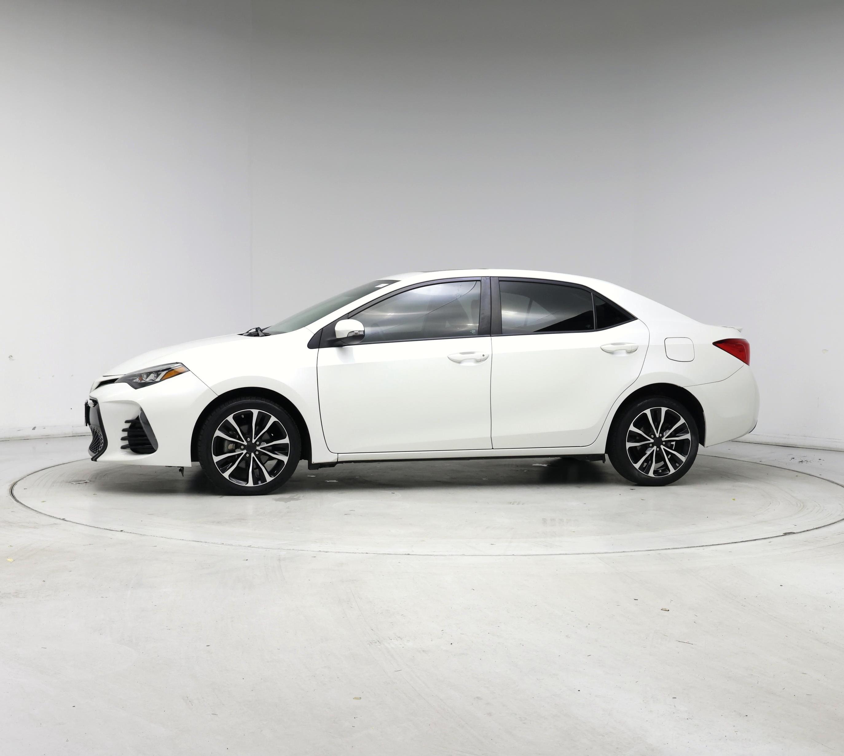 Thumbnail: 2017 Toyota Corolla - 3