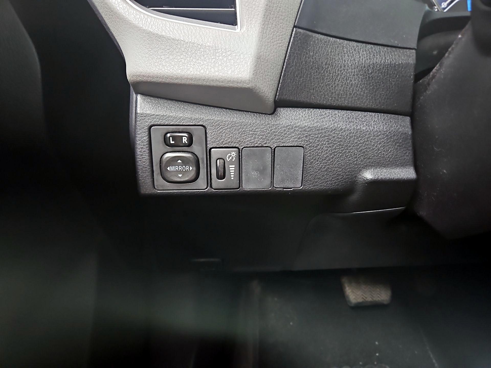 Thumbnail: 2015 Toyota Corolla - 13