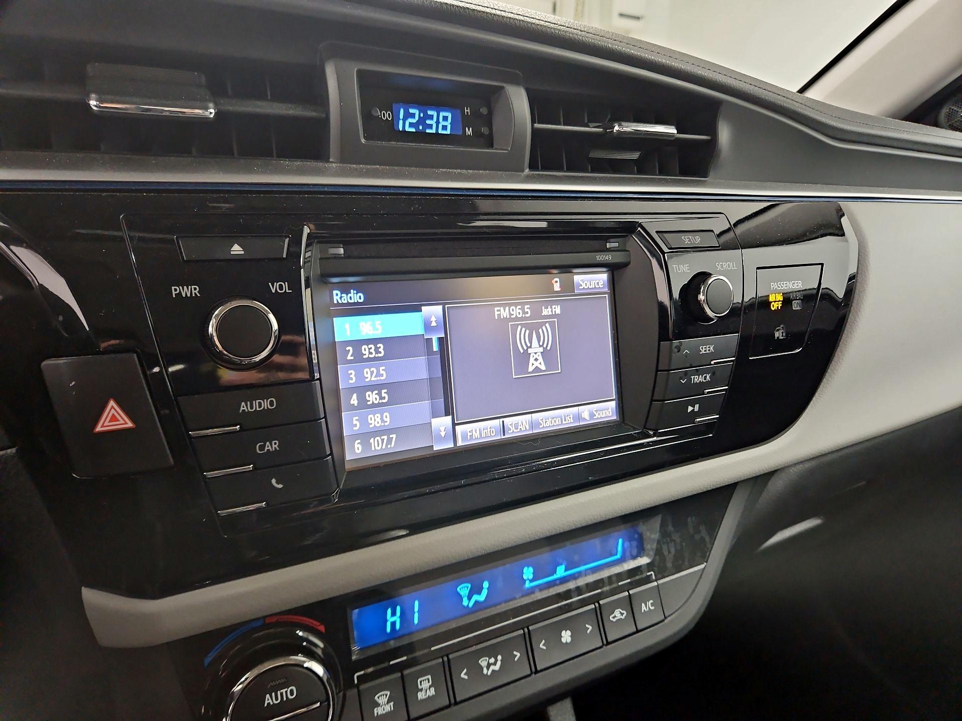 Thumbnail: 2015 Toyota Corolla - 15