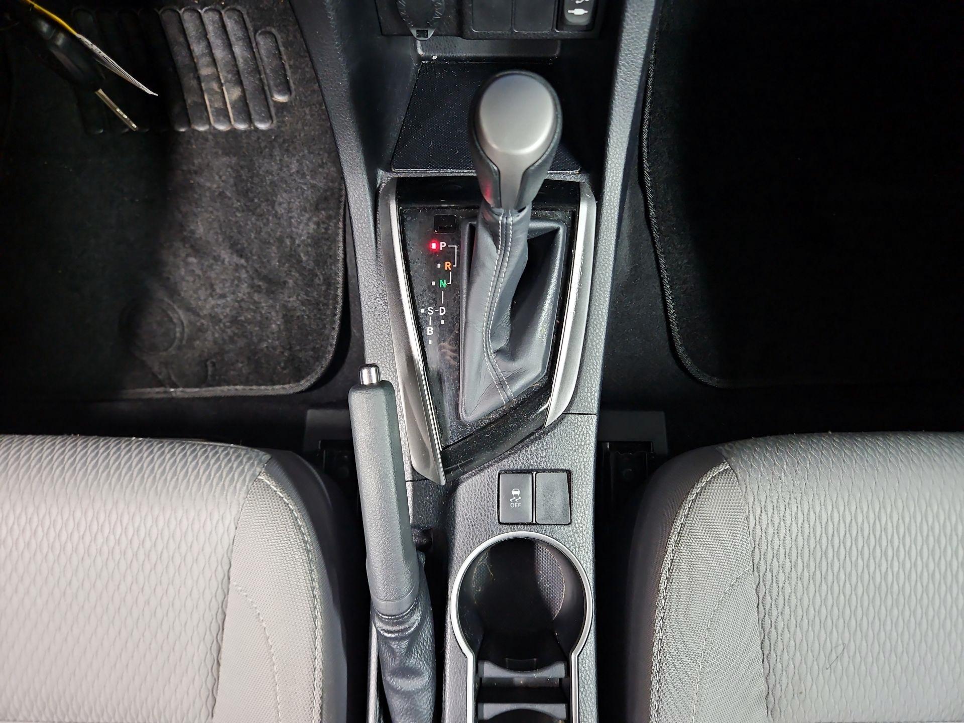 Thumbnail: 2015 Toyota Corolla - 17