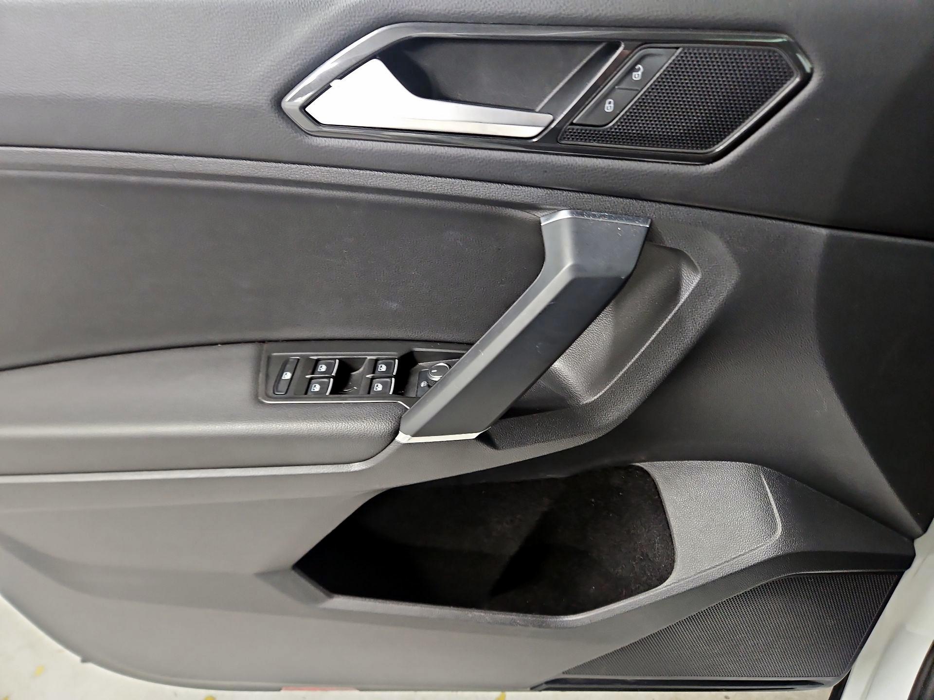 Thumbnail: 2018 Volkswagen Tiguan - 12