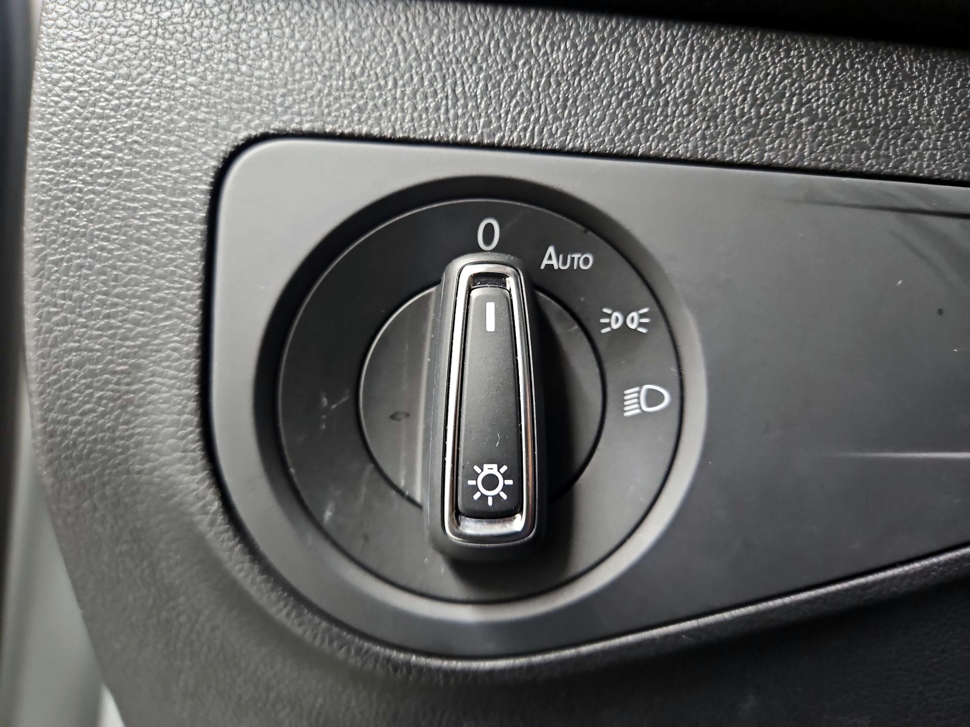 Thumbnail: 2018 Volkswagen Tiguan - 13