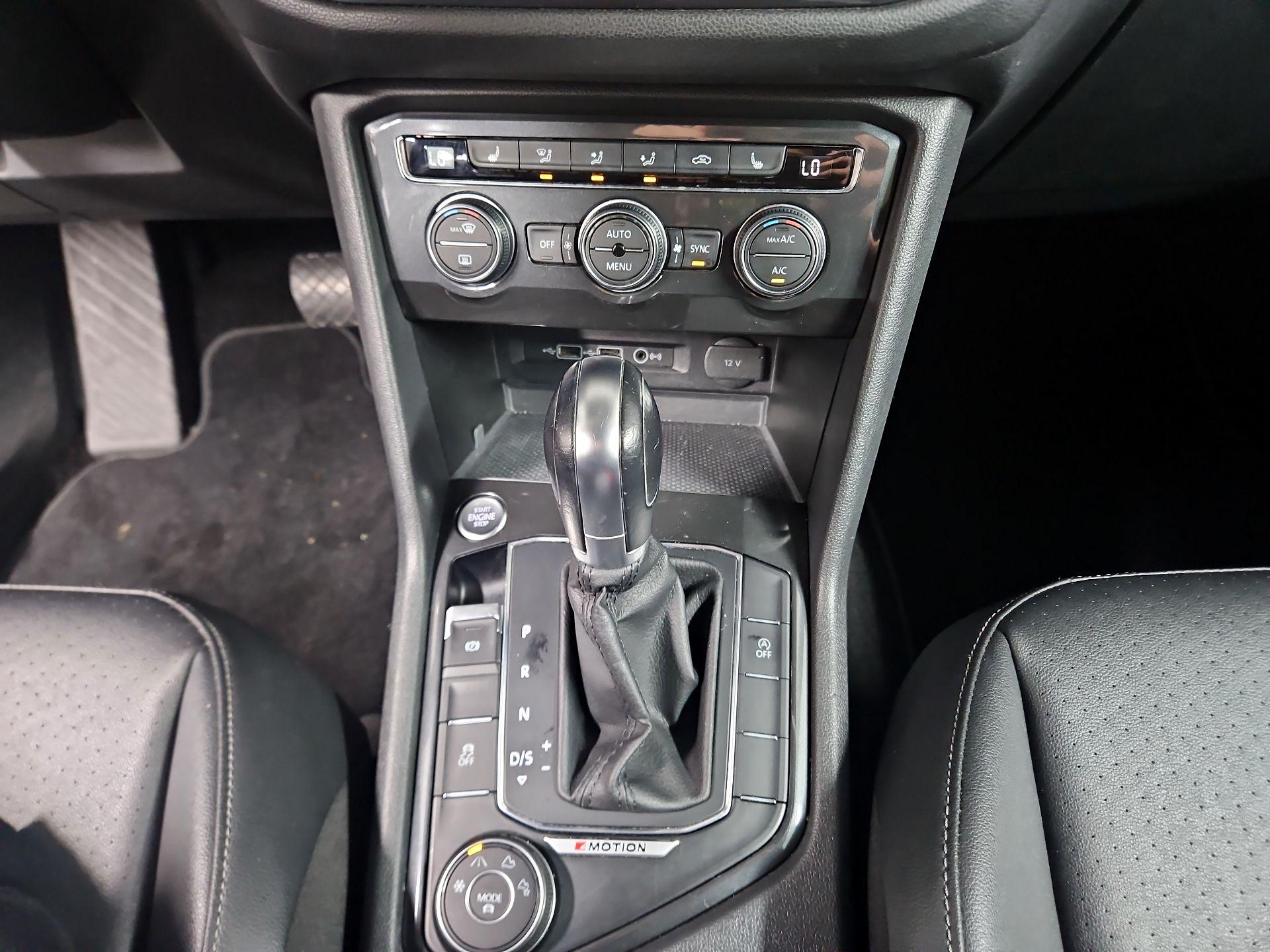 Thumbnail: 2018 Volkswagen Tiguan - 17