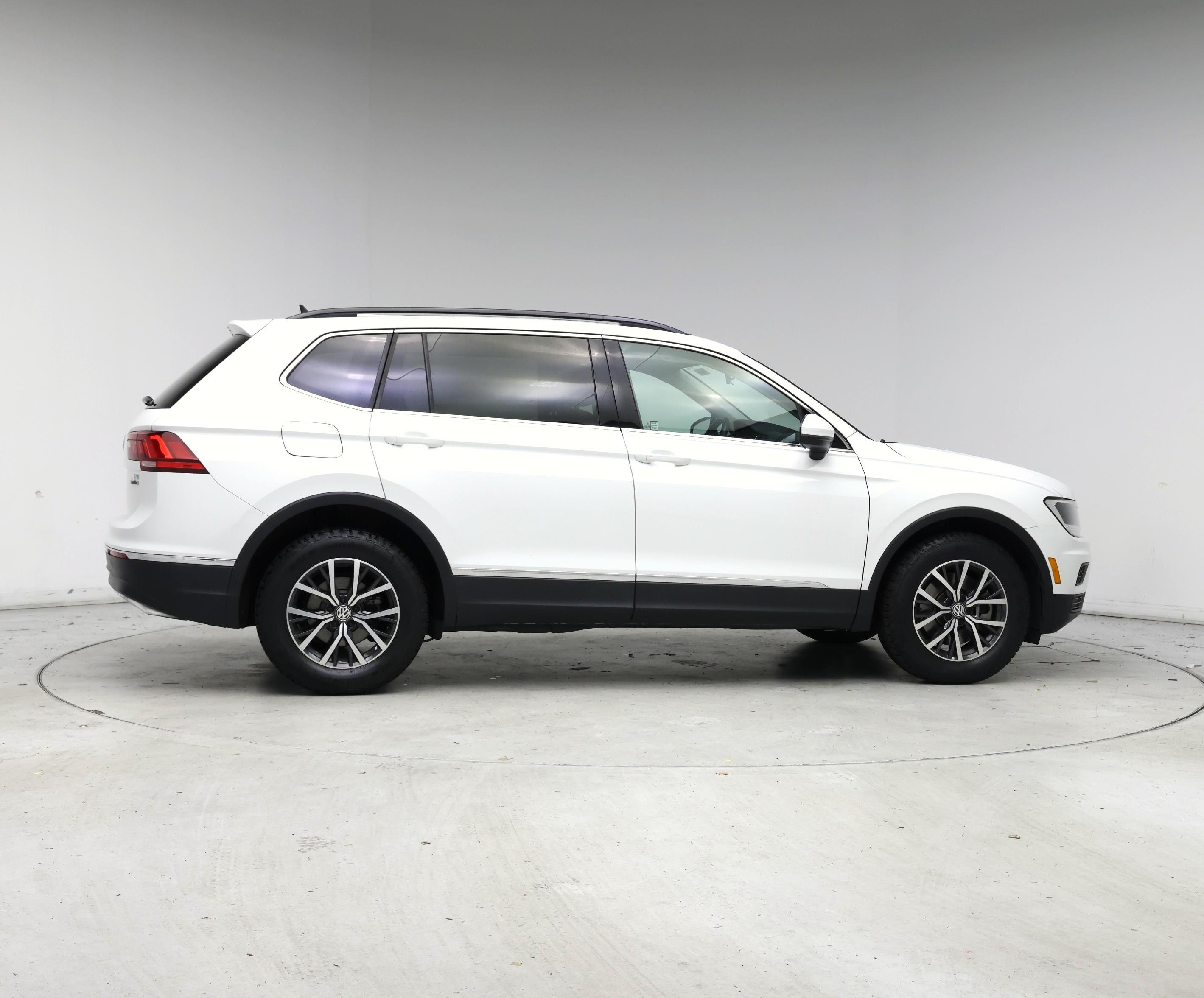 Thumbnail: 2018 Volkswagen Tiguan - 7