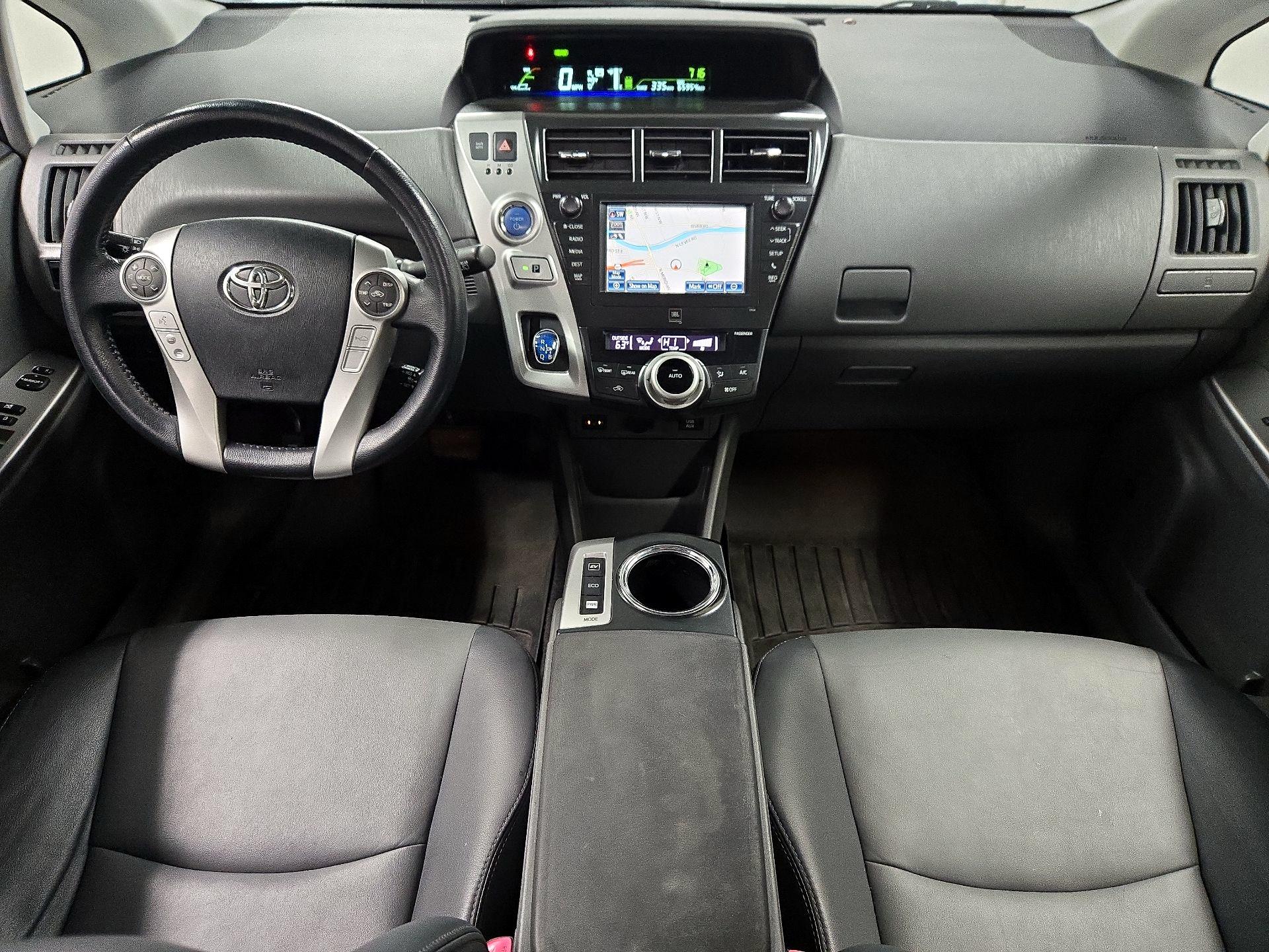 Thumbnail: 2014 Toyota Prius v - 9