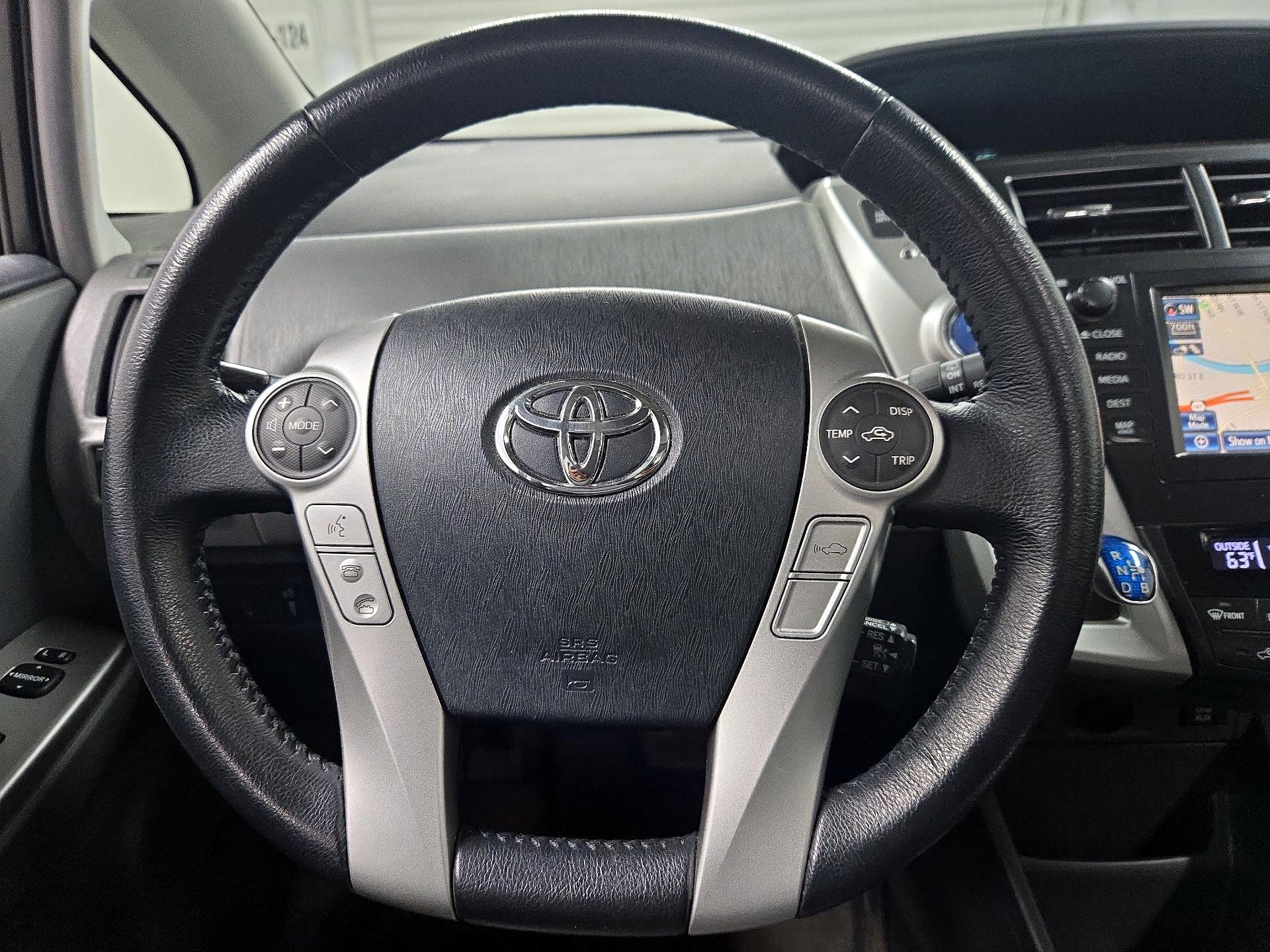 Thumbnail: 2014 Toyota Prius v - 10