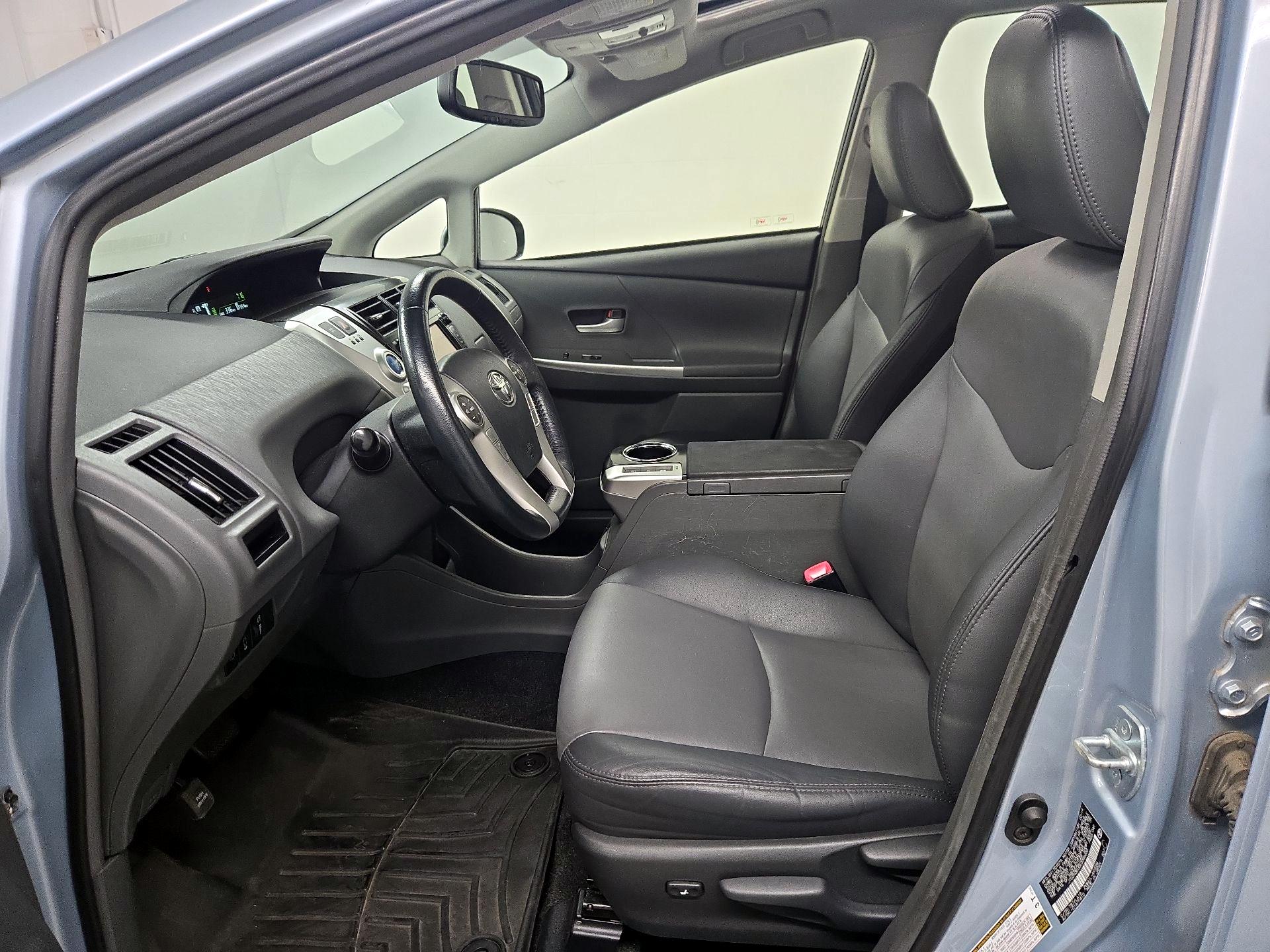 Thumbnail: 2014 Toyota Prius v - 11