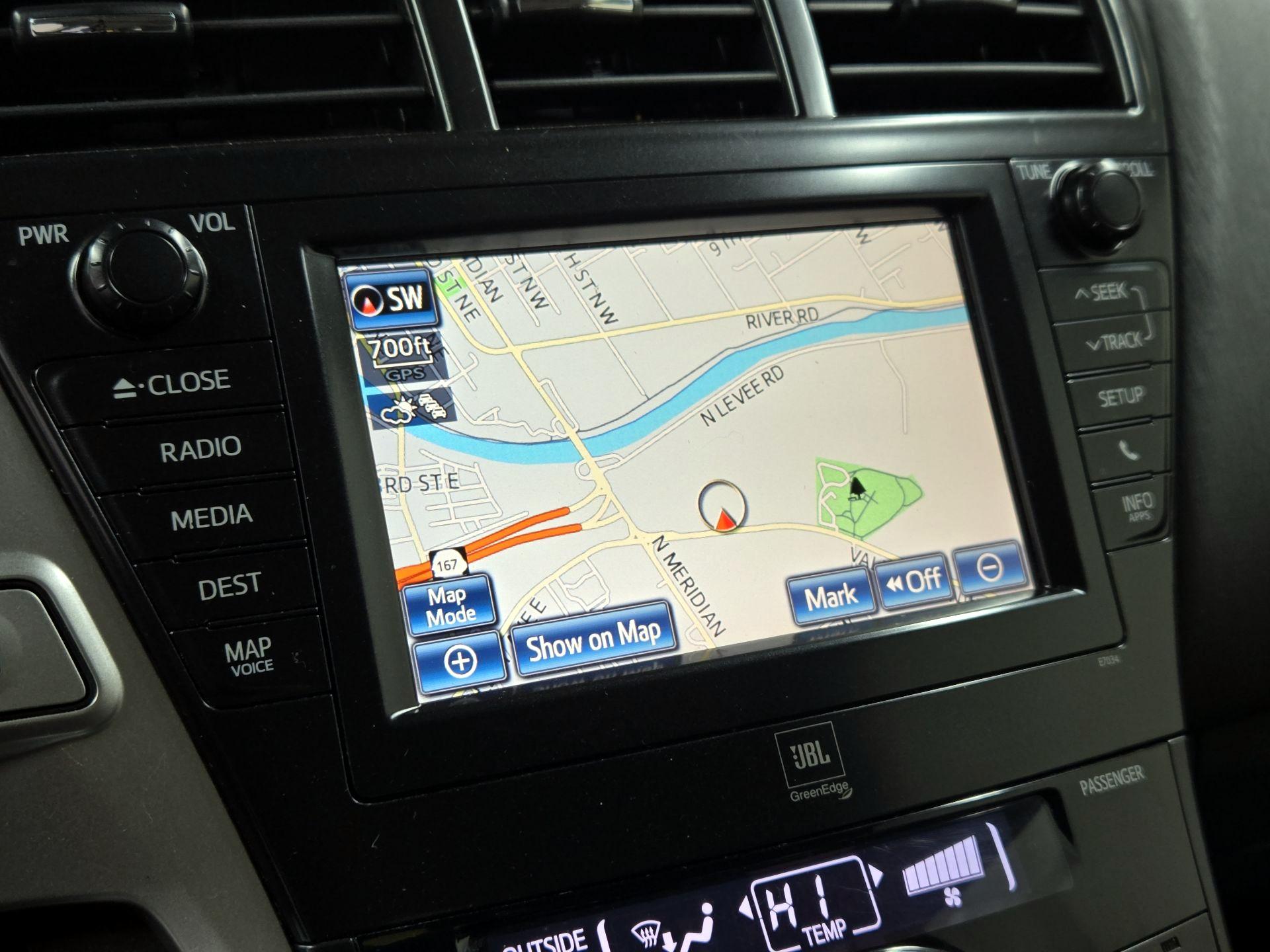 Thumbnail: 2014 Toyota Prius v - 14