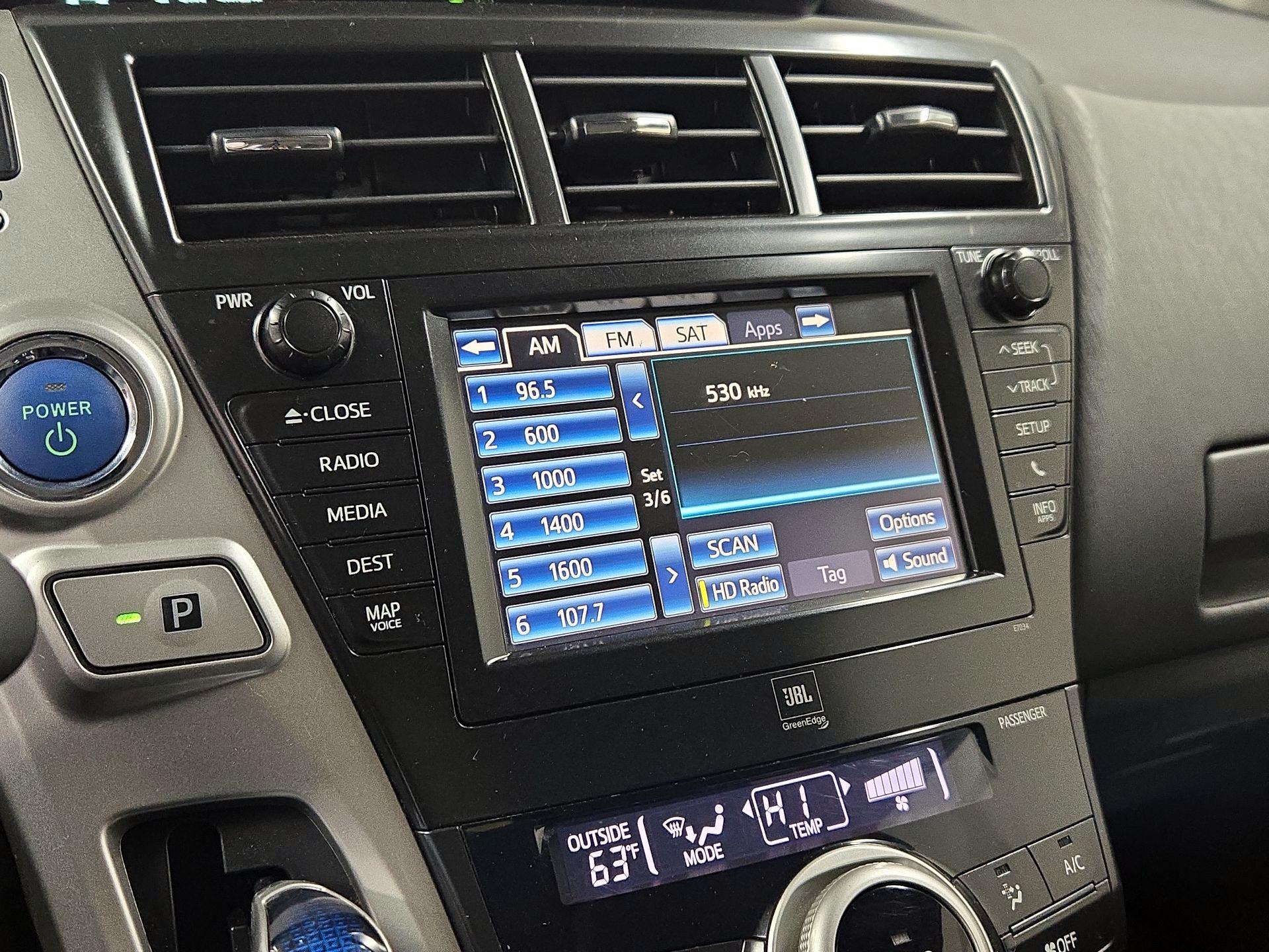 Thumbnail: 2014 Toyota Prius v - 16