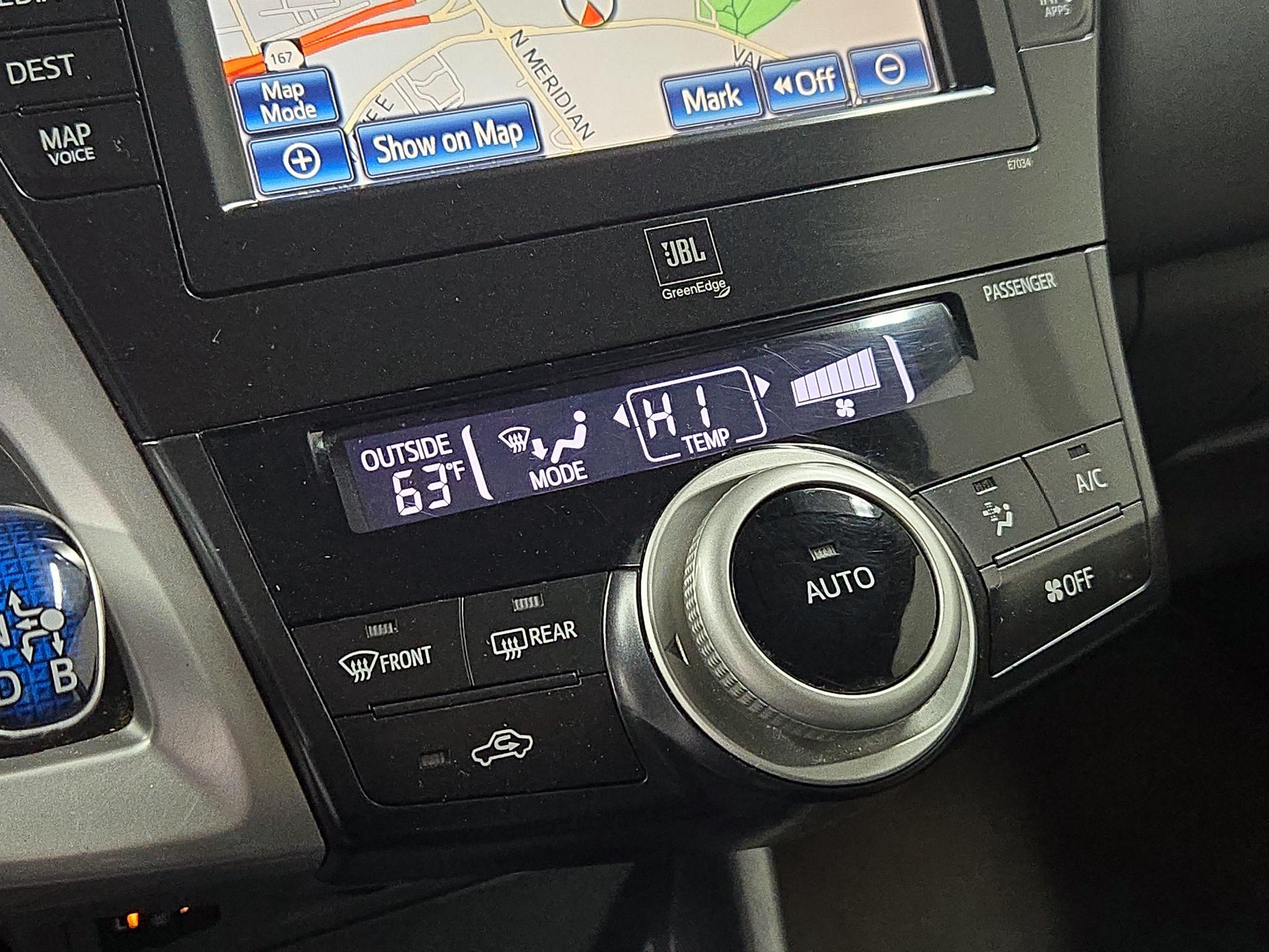 Thumbnail: 2014 Toyota Prius v - 17