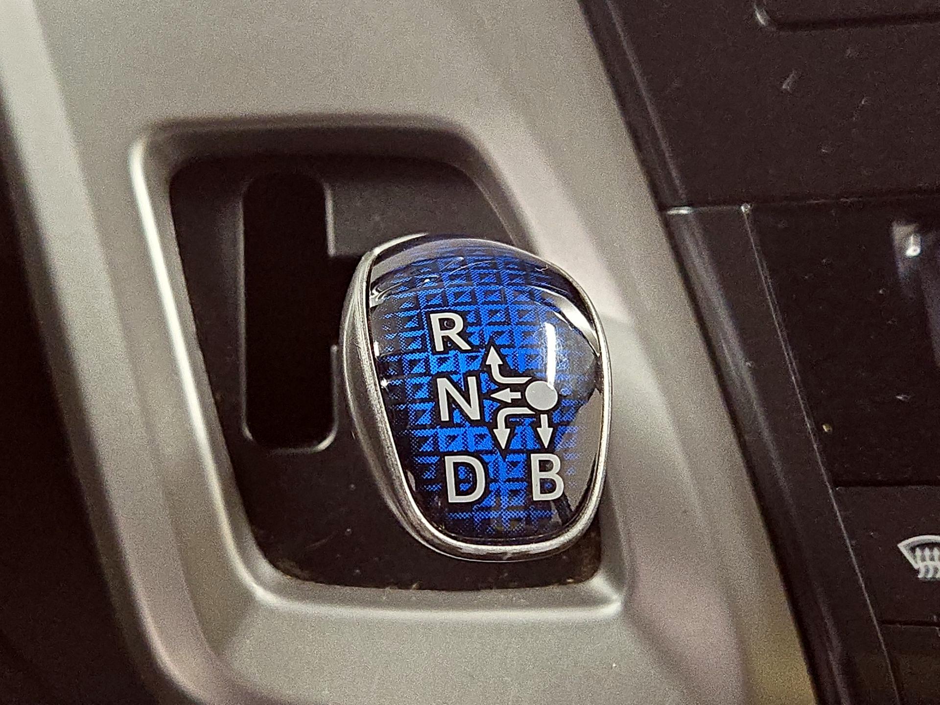 Thumbnail: 2014 Toyota Prius v - 18