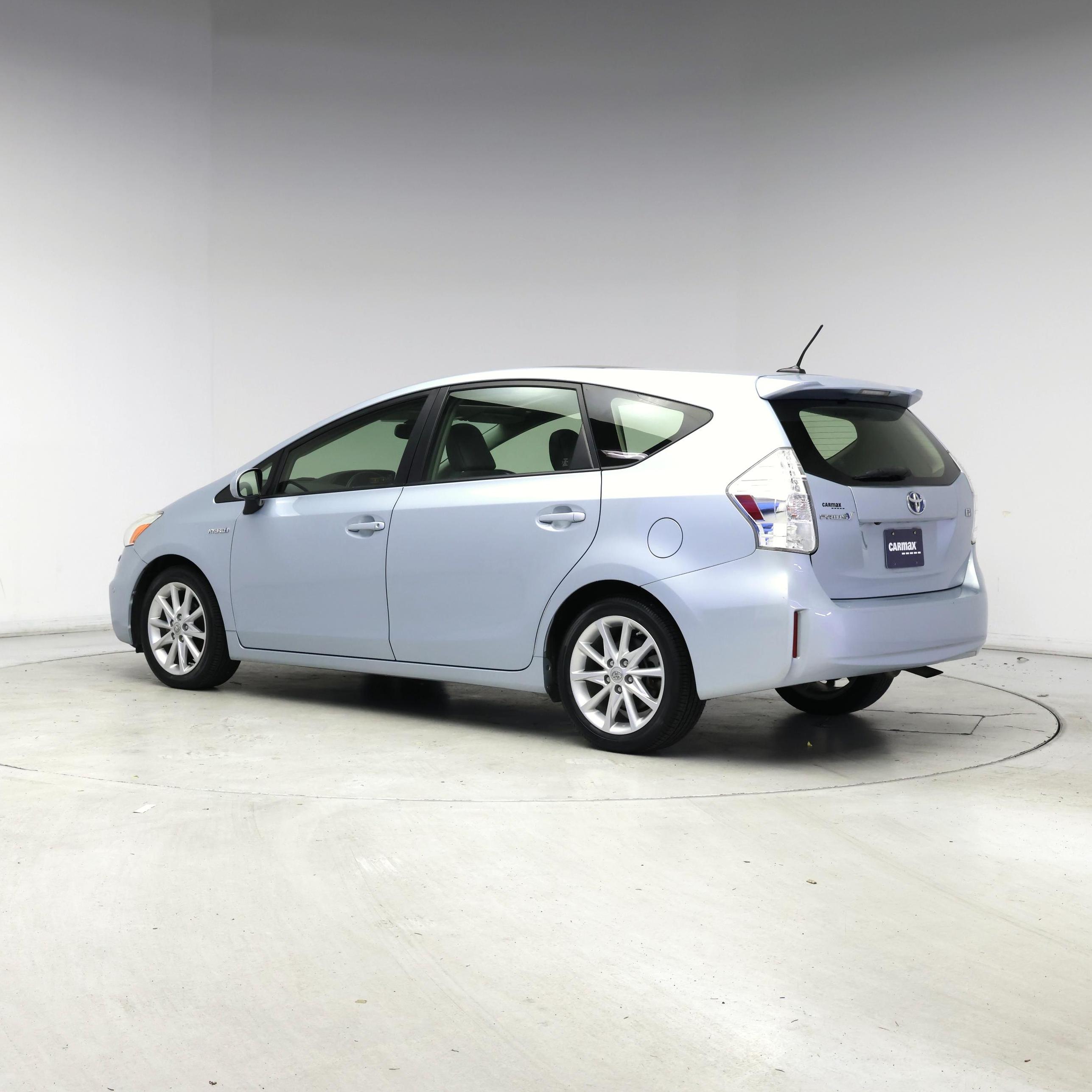 Thumbnail: 2014 Toyota Prius v - 2