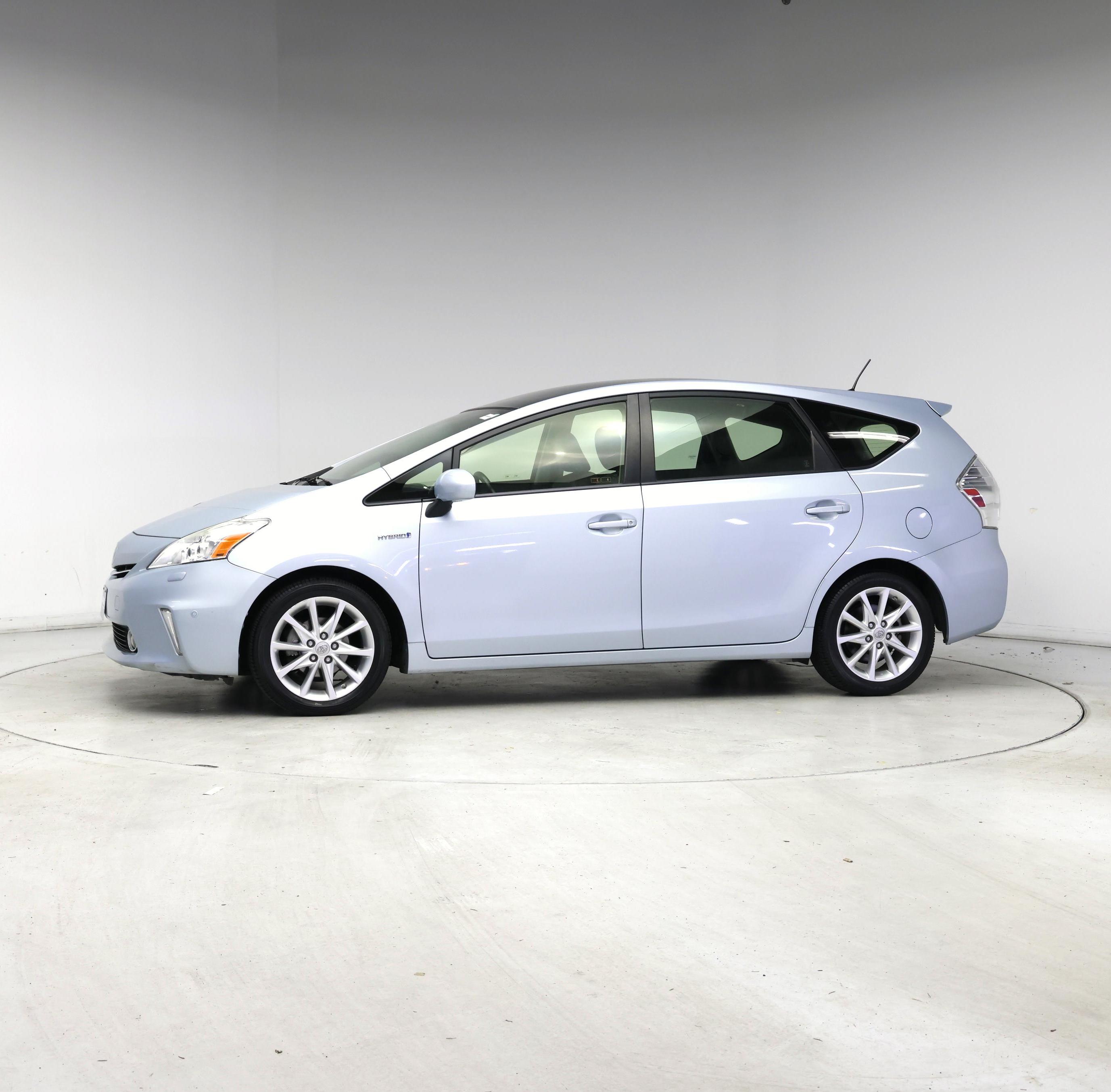 Thumbnail: 2014 Toyota Prius v - 3