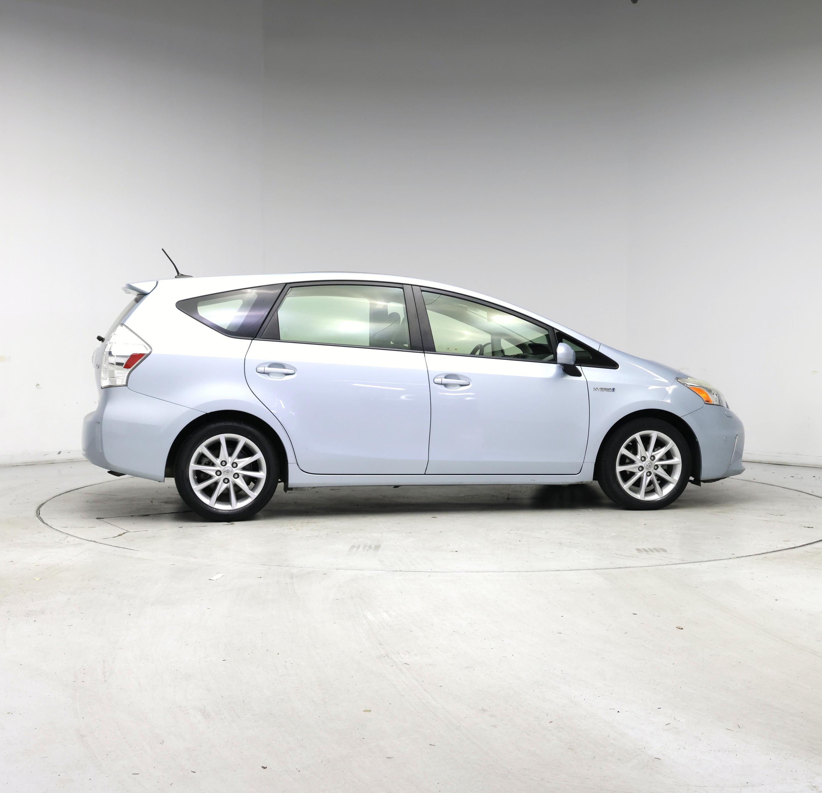 Thumbnail: 2014 Toyota Prius v - 7