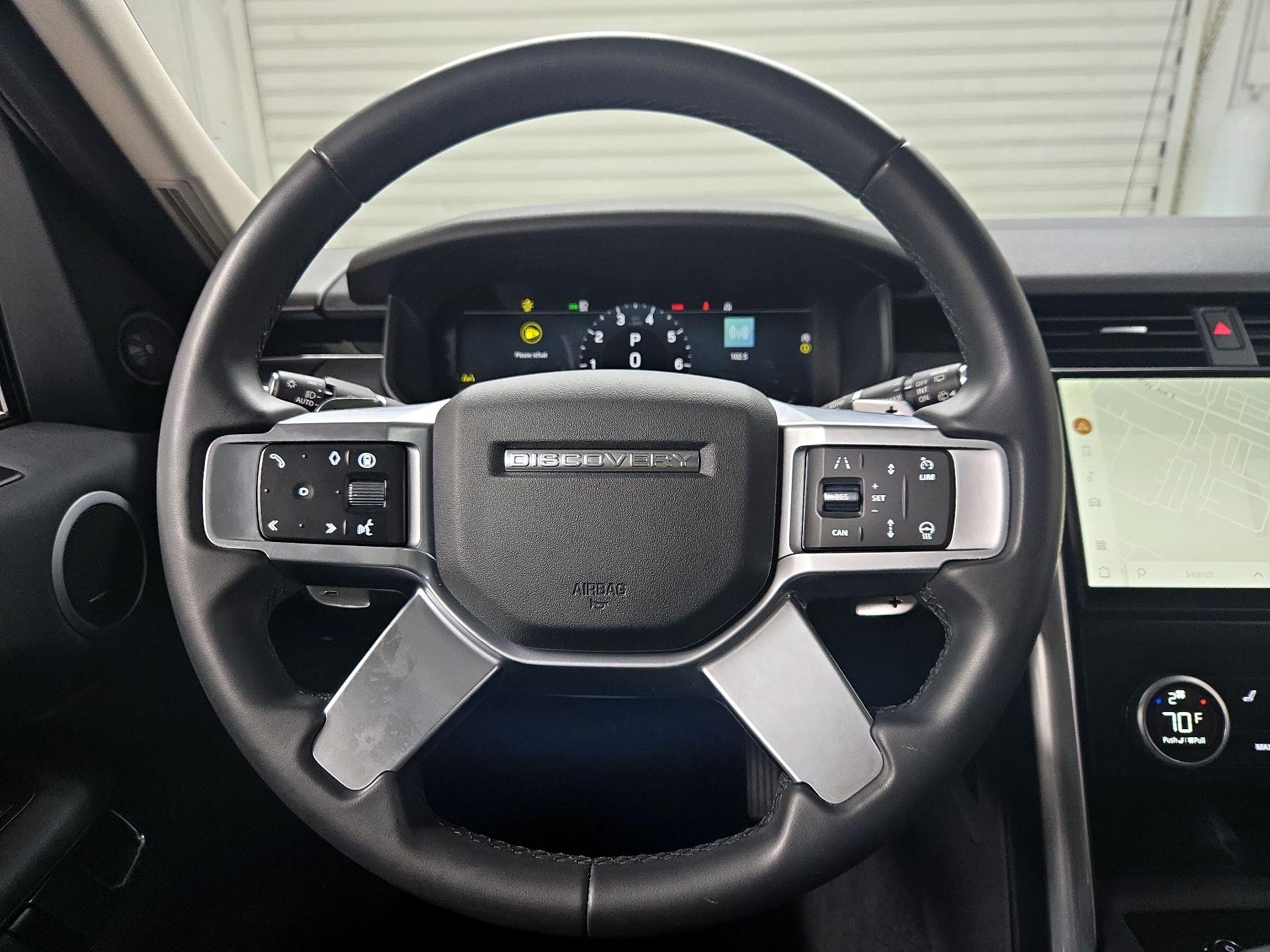 Thumbnail: 2024 Land Rover Discovery - 10