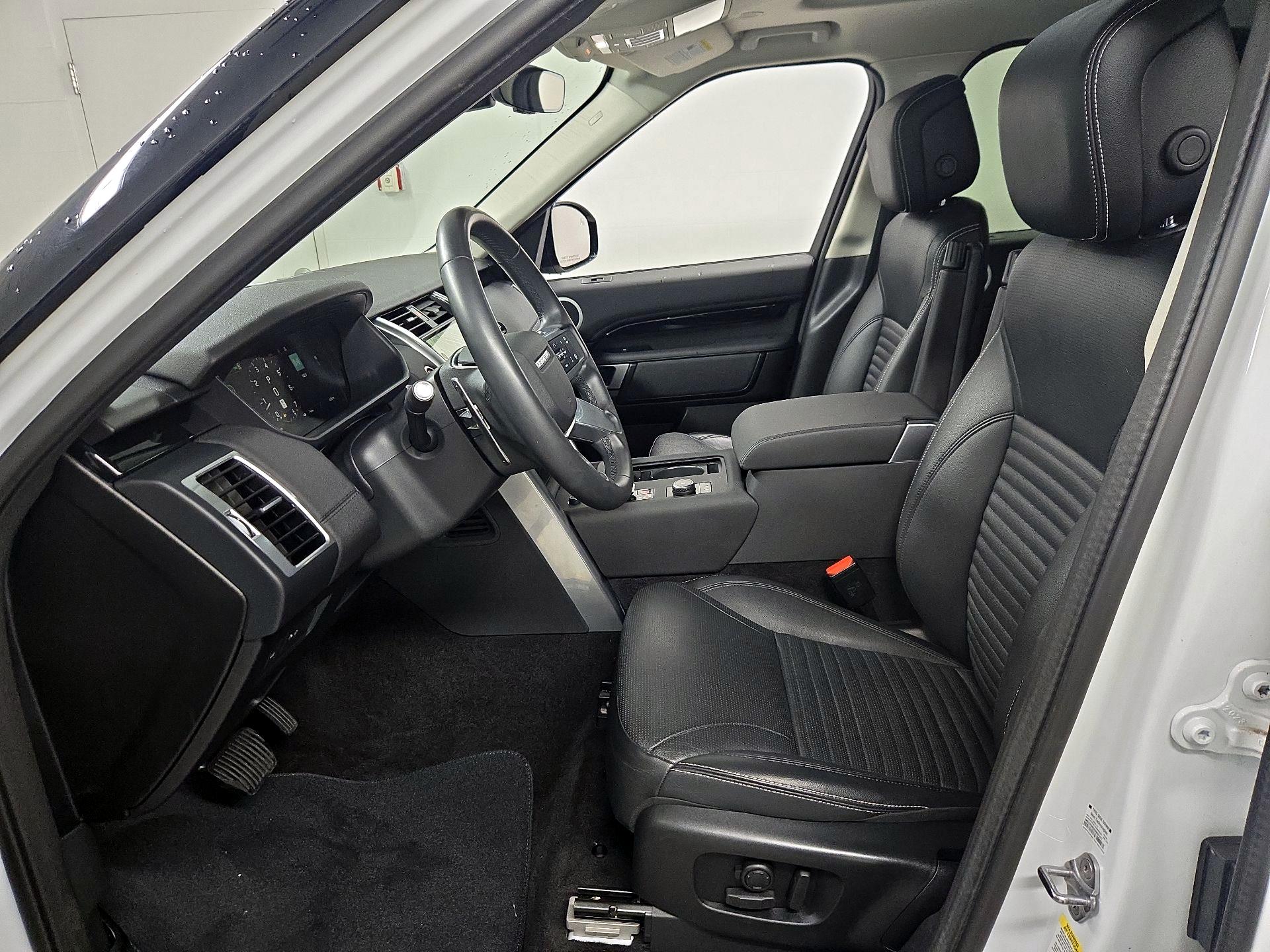 Thumbnail: 2024 Land Rover Discovery - 11