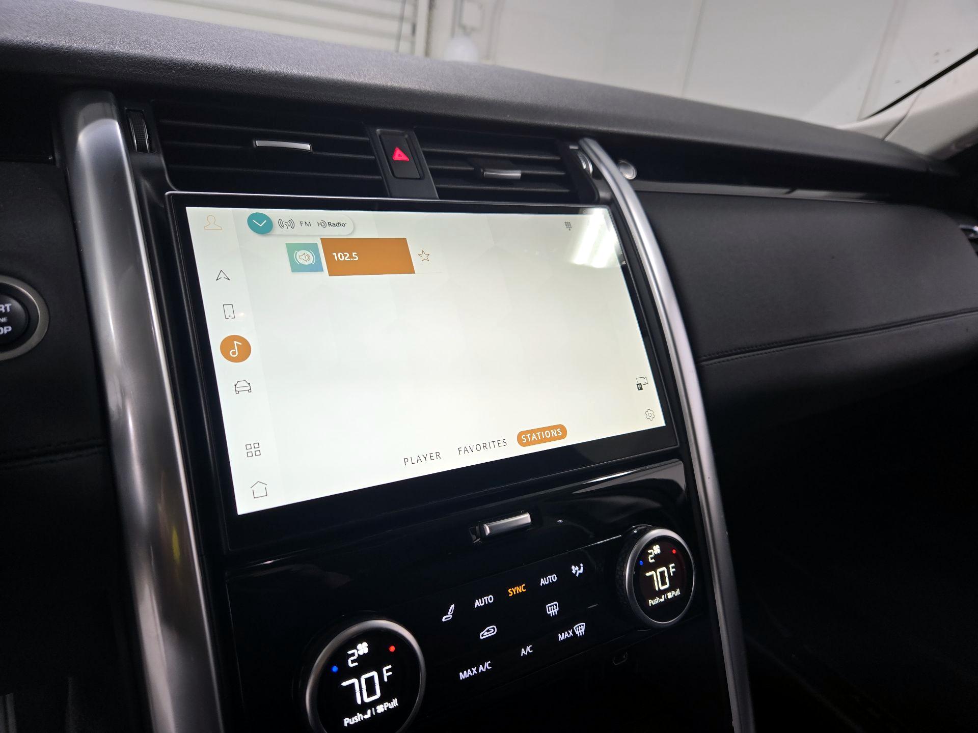 Thumbnail: 2024 Land Rover Discovery - 16