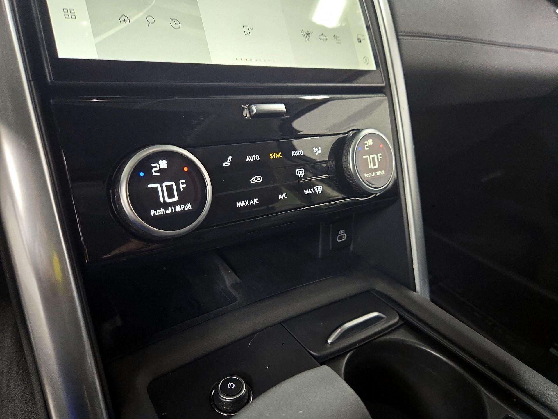 Thumbnail: 2024 Land Rover Discovery - 17