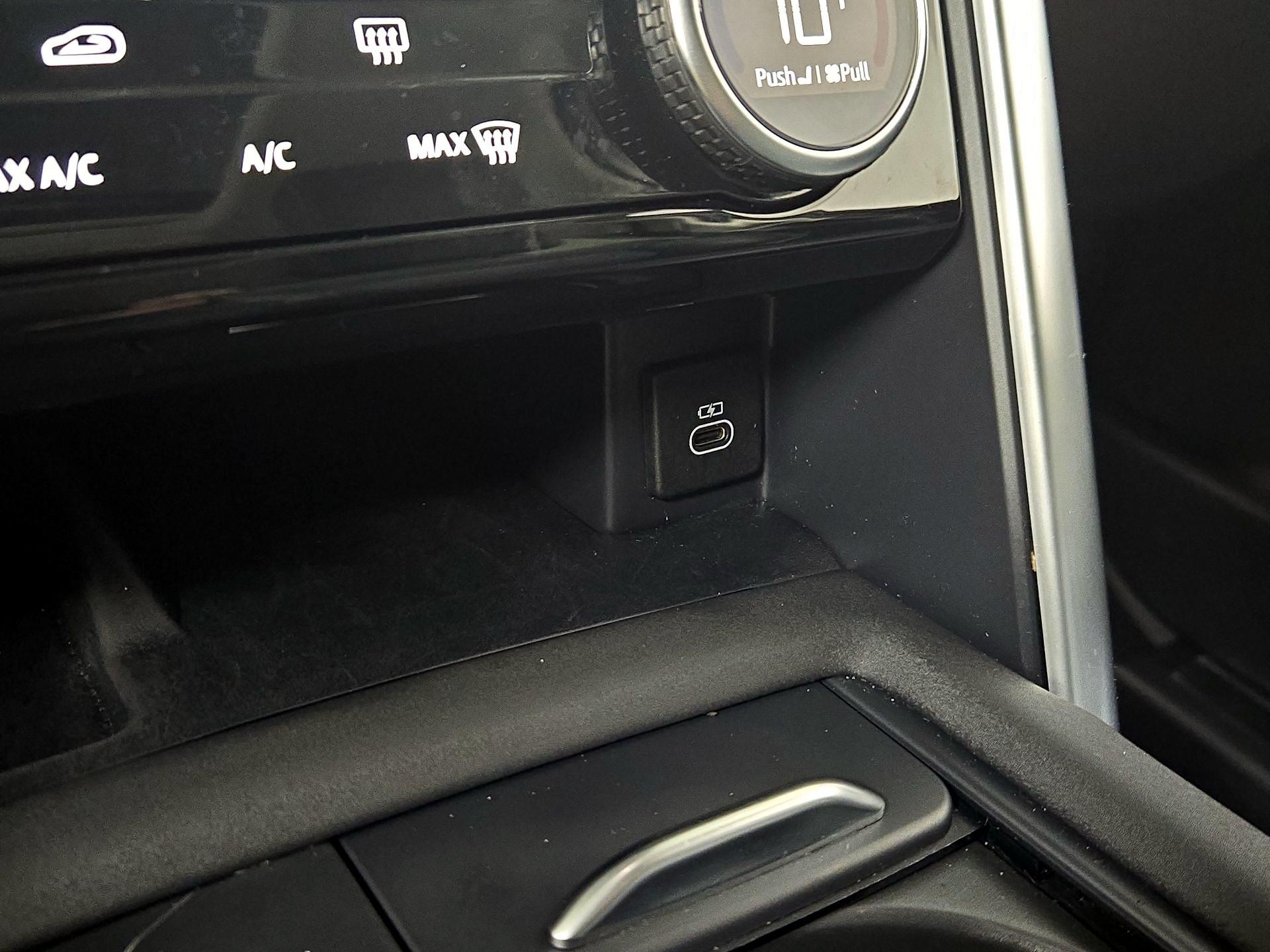 Thumbnail: 2024 Land Rover Discovery - 19