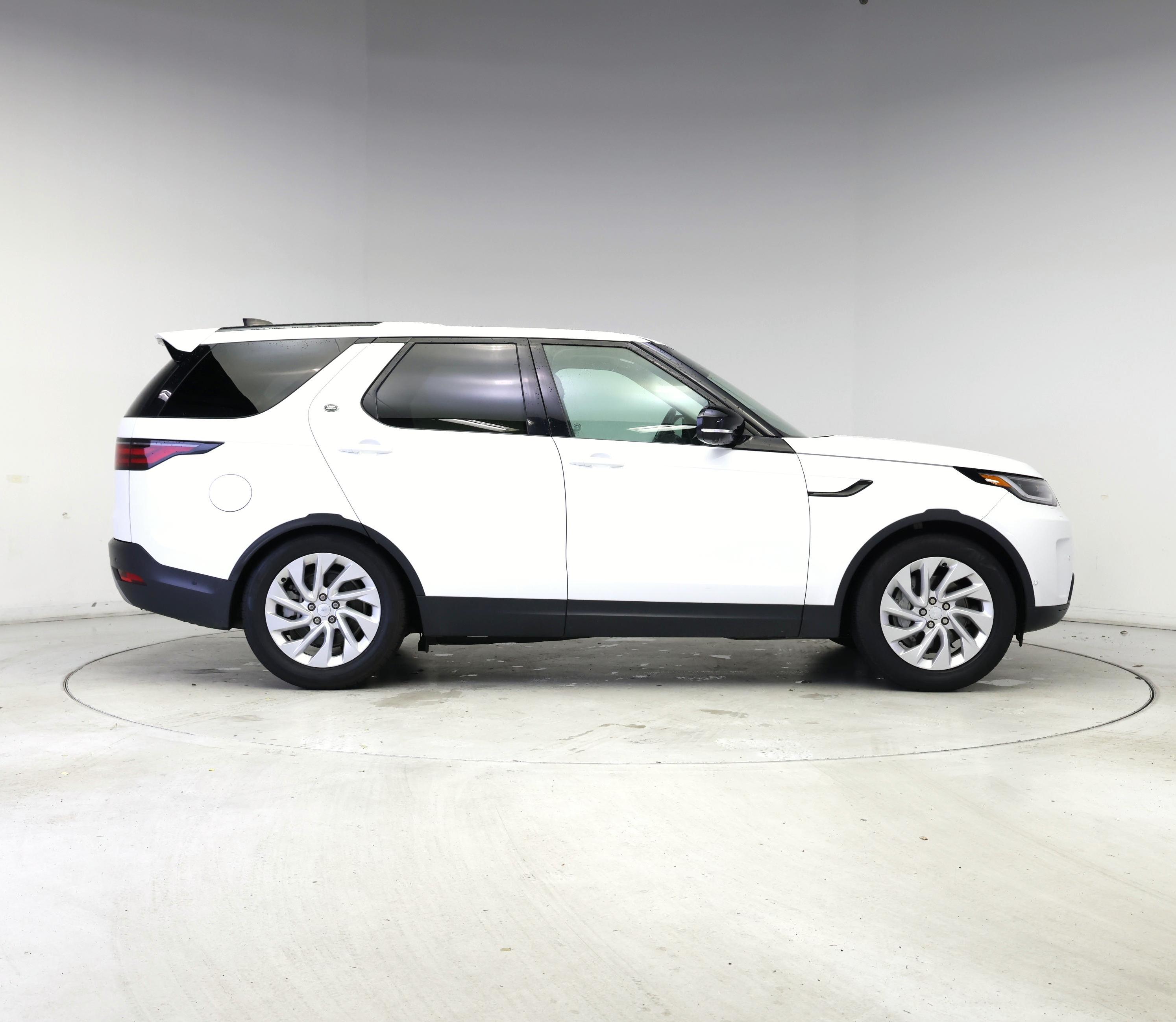 Thumbnail: 2024 Land Rover Discovery - 7