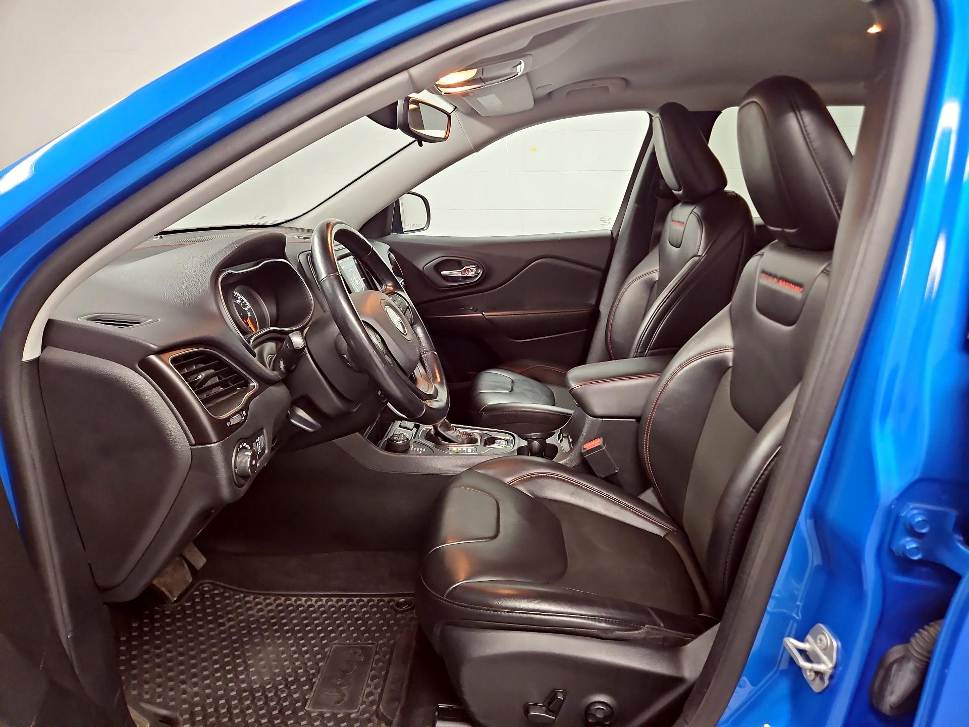 Thumbnail: 2020 Jeep Cherokee - 11