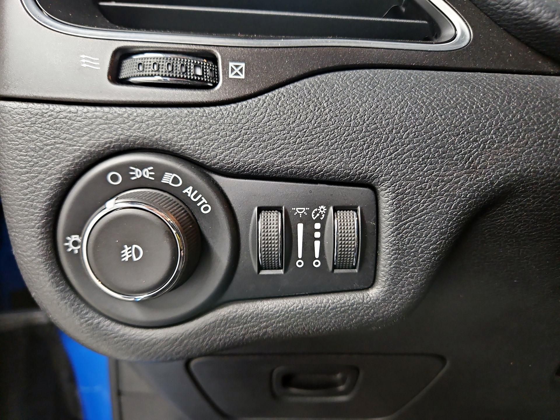 Thumbnail: 2020 Jeep Cherokee - 13