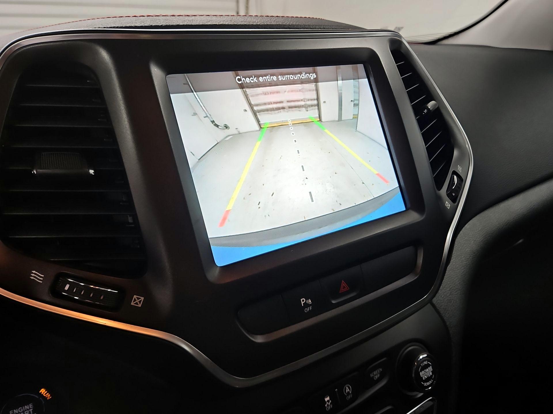 Thumbnail: 2020 Jeep Cherokee - 14