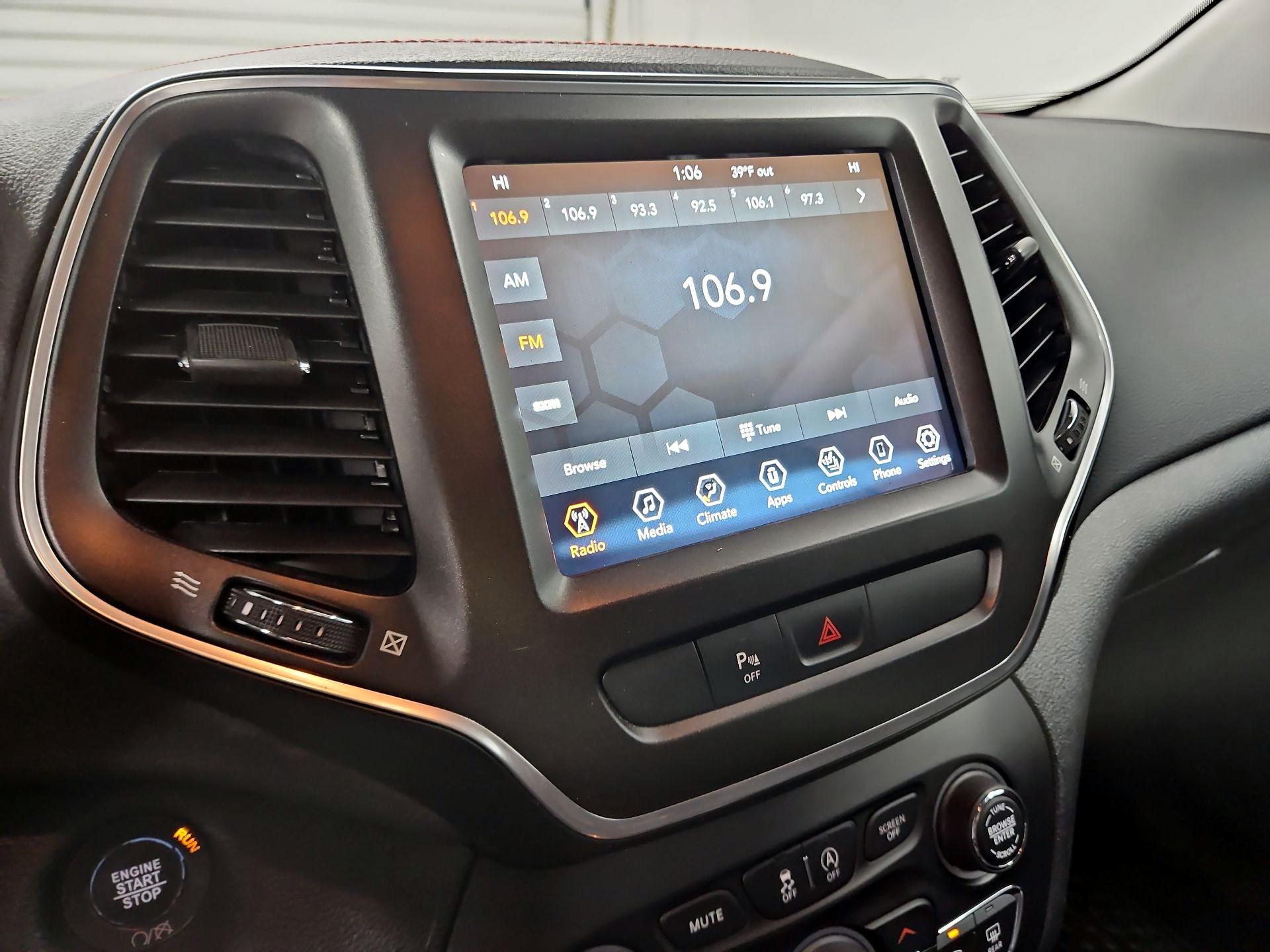 Thumbnail: 2020 Jeep Cherokee - 15