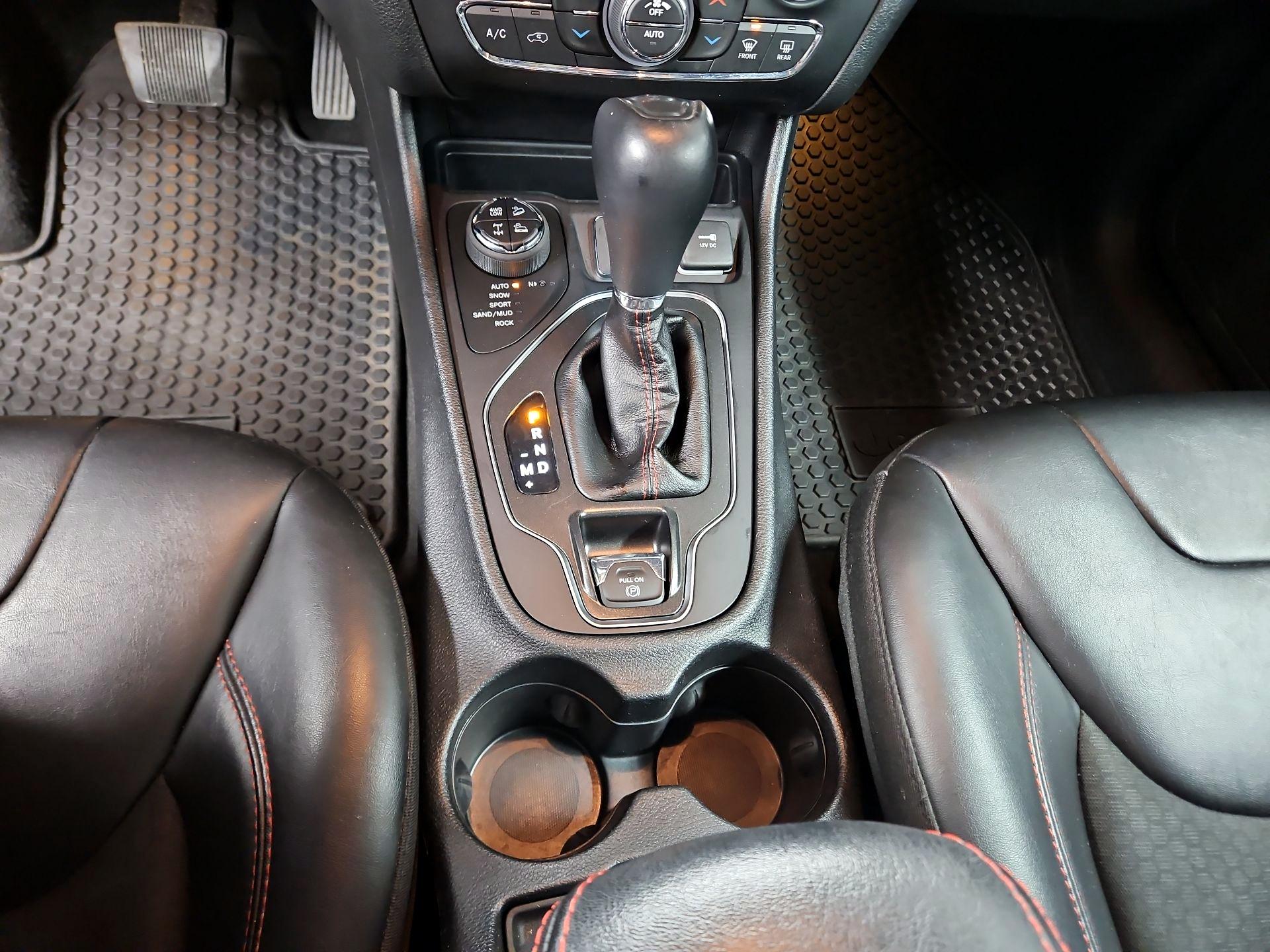 Thumbnail: 2020 Jeep Cherokee - 17