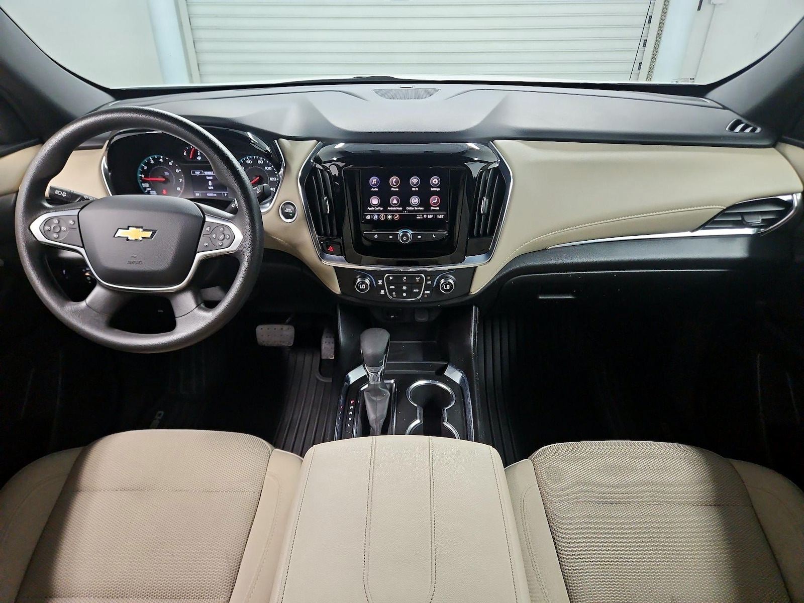 2023 Chevrolet Traverse LS - Photo 10