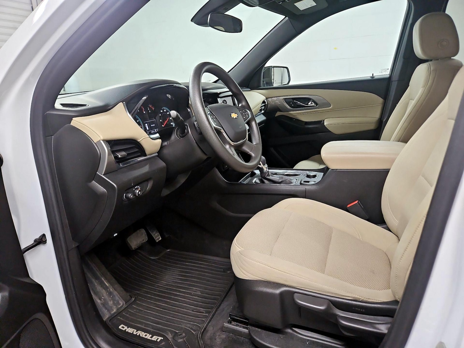 2023 Chevrolet Traverse LS - Photo 12