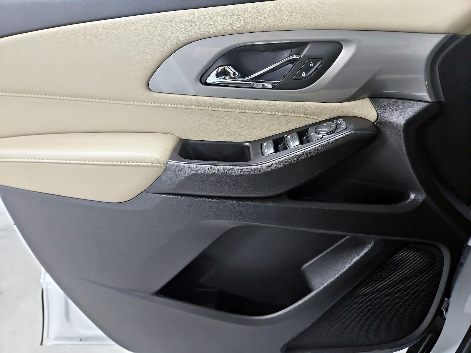 2023 Chevrolet Traverse LS - Photo 13