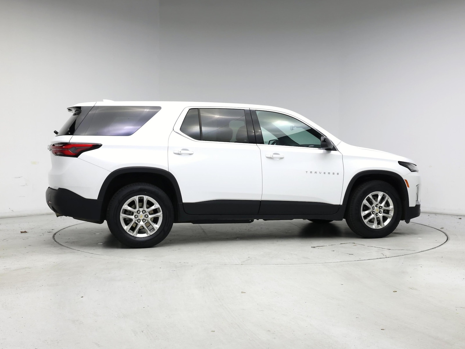 2023 Chevrolet Traverse LS - Photo 8