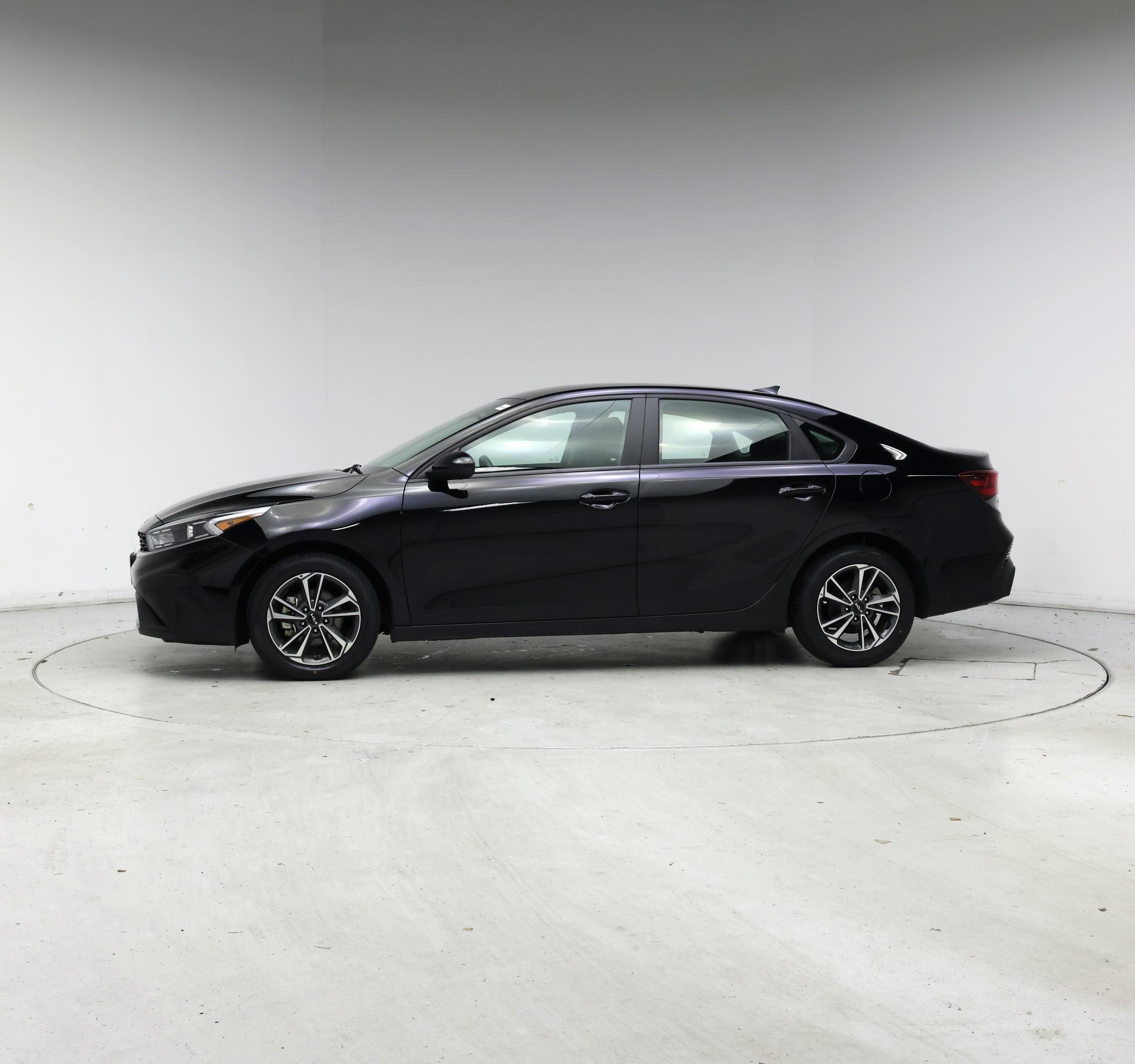 Thumbnail: 2024 Kia Forte - 3