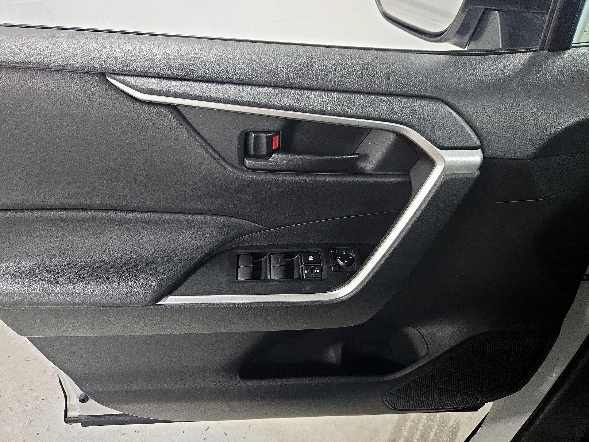 Thumbnail: 2021 Toyota RAV4 - 12