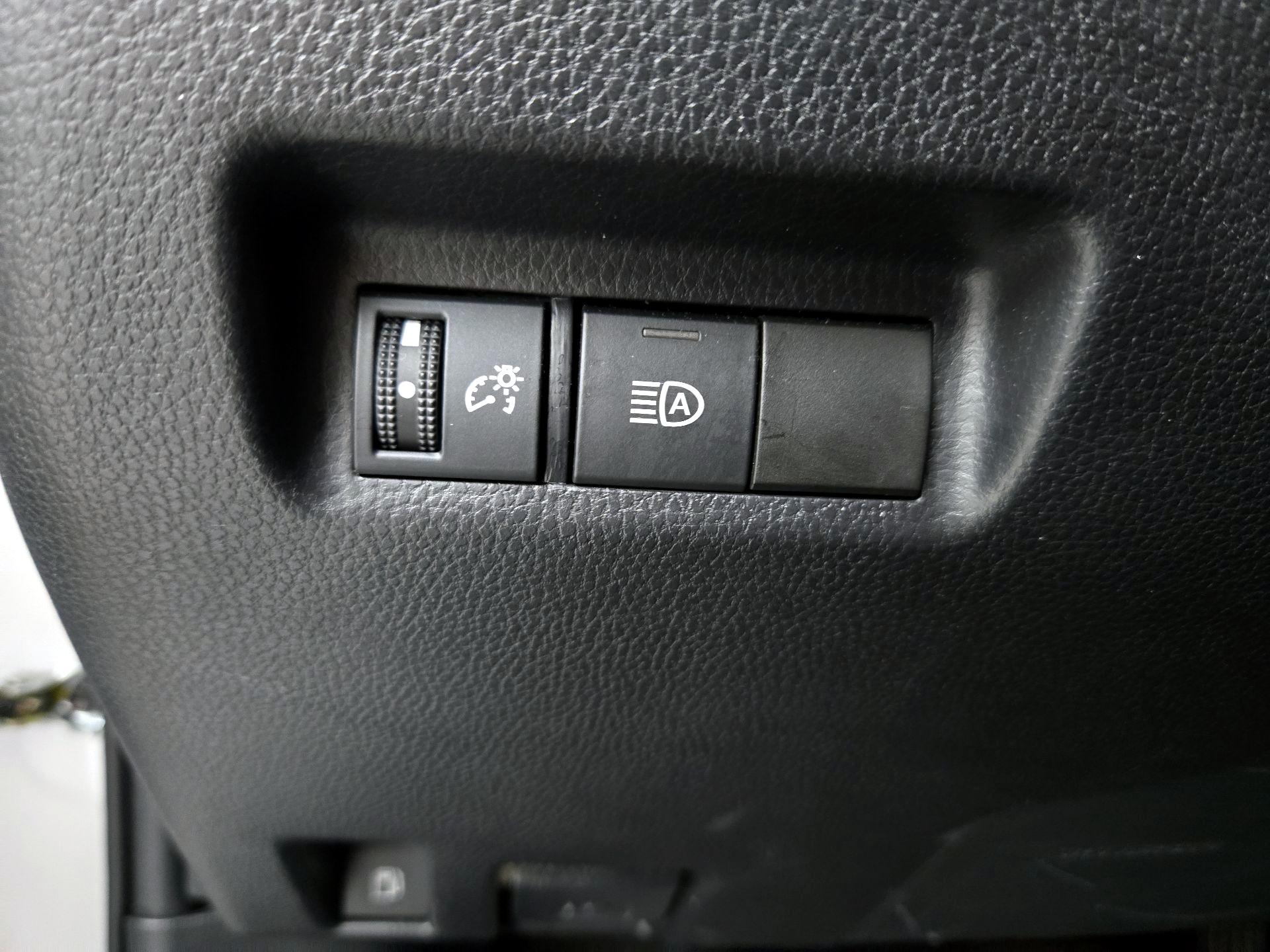 Thumbnail: 2021 Toyota RAV4 - 13