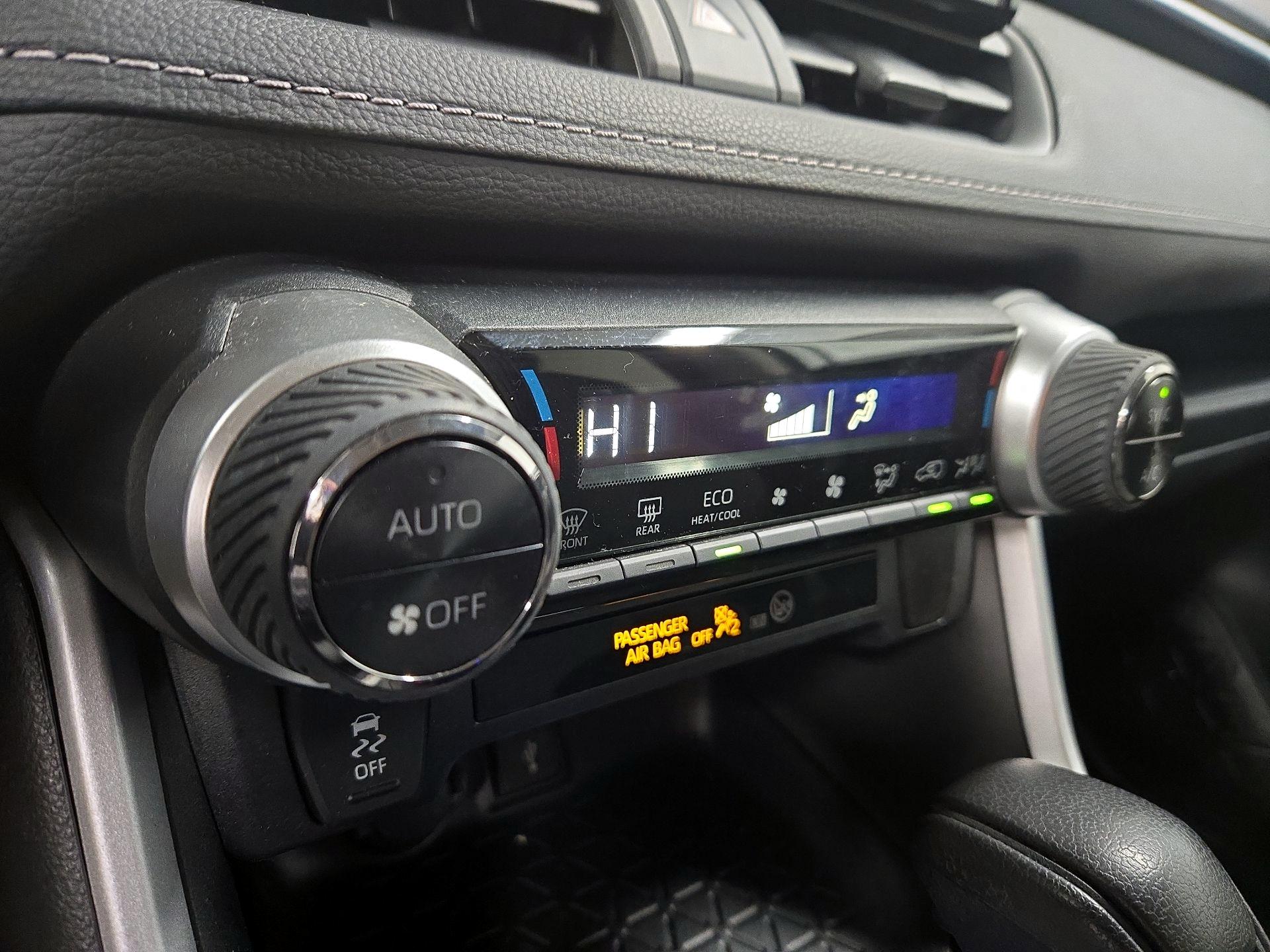 Thumbnail: 2021 Toyota RAV4 - 16