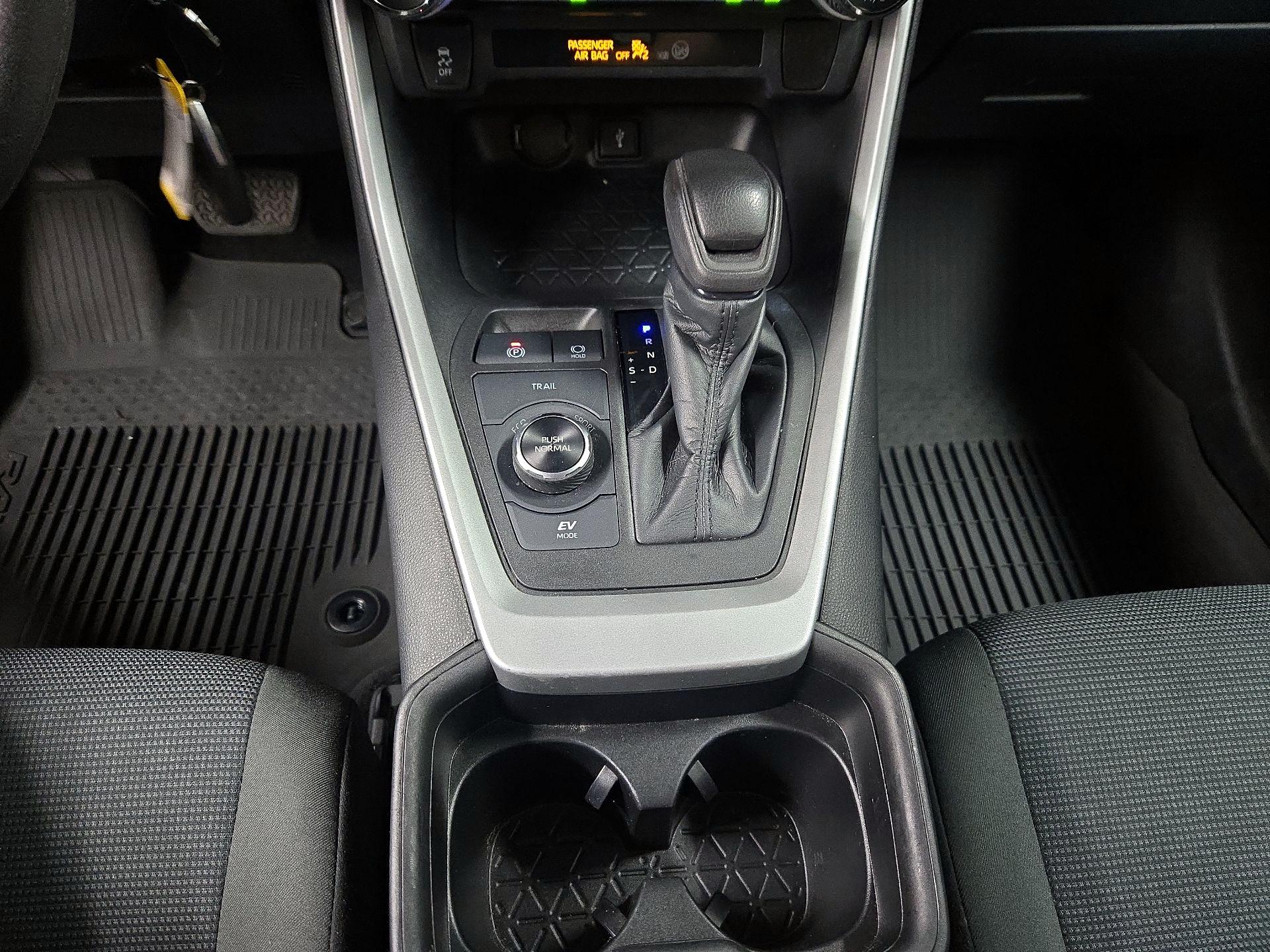 Thumbnail: 2021 Toyota RAV4 - 17